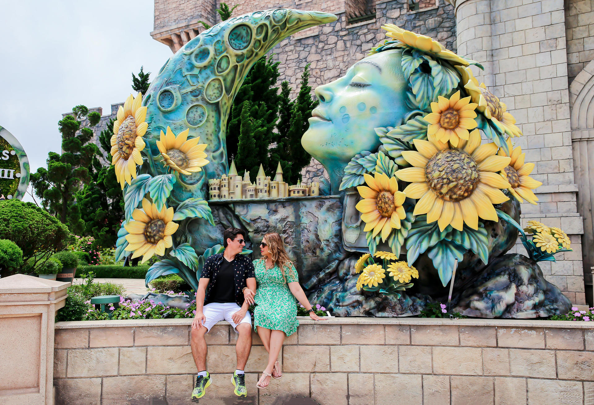 3 Hours Golden Bridge Photoshoot in Ba Na Hills - Thumbnail 28