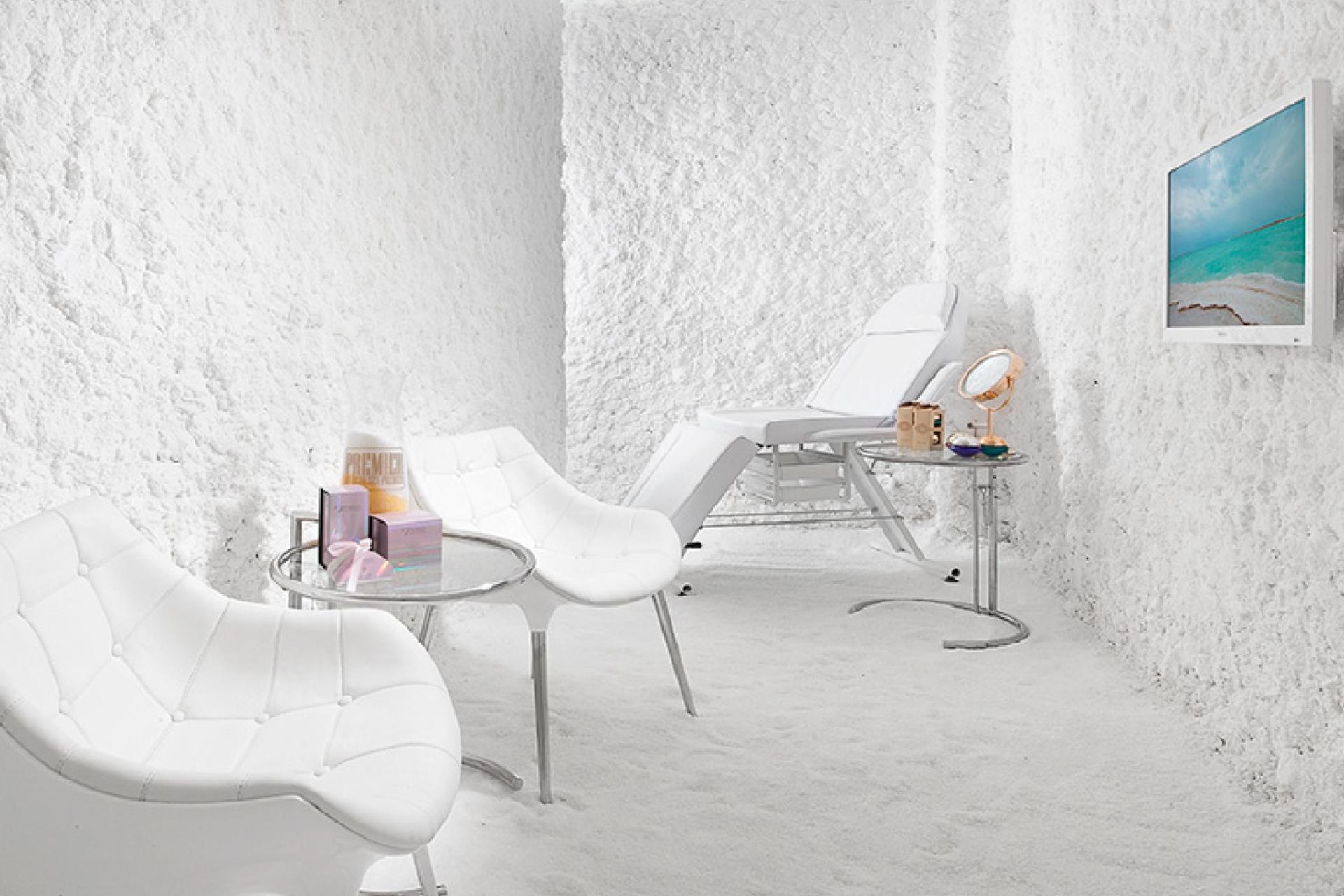 Pablo Blau Signature Salt Room Facial Experience - Image 1