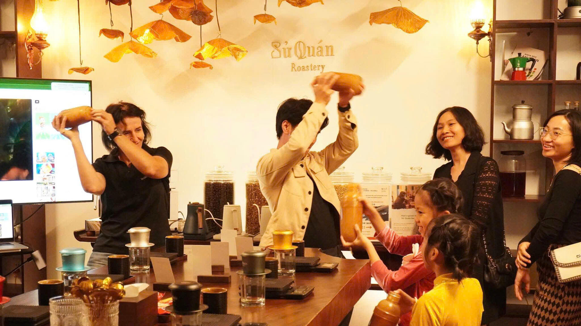 Vietnamese Coffee Workshop by Rose Kitchen in Ha Noi - Thumbnail 2