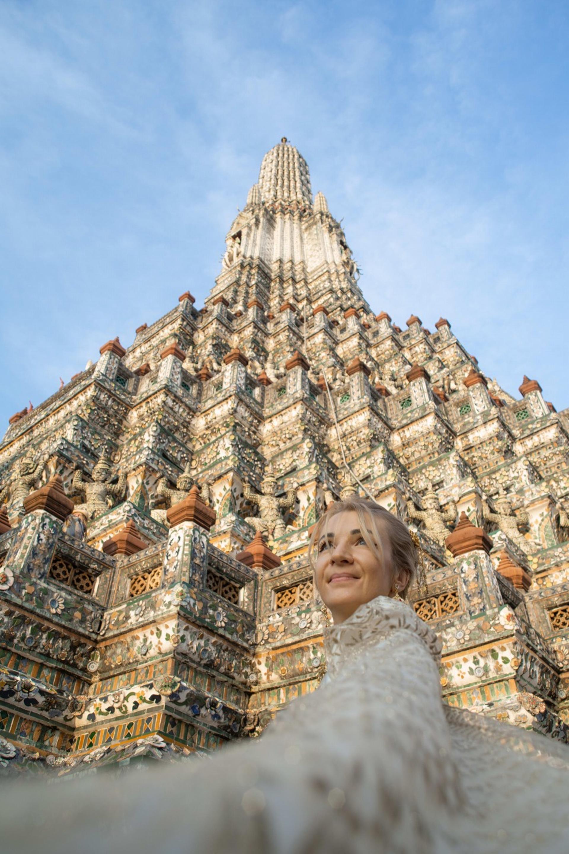 Thai Costume Pro Photo Tour by Tuk Tuk: Wat Arun & Flower Market - Thumbnail 11