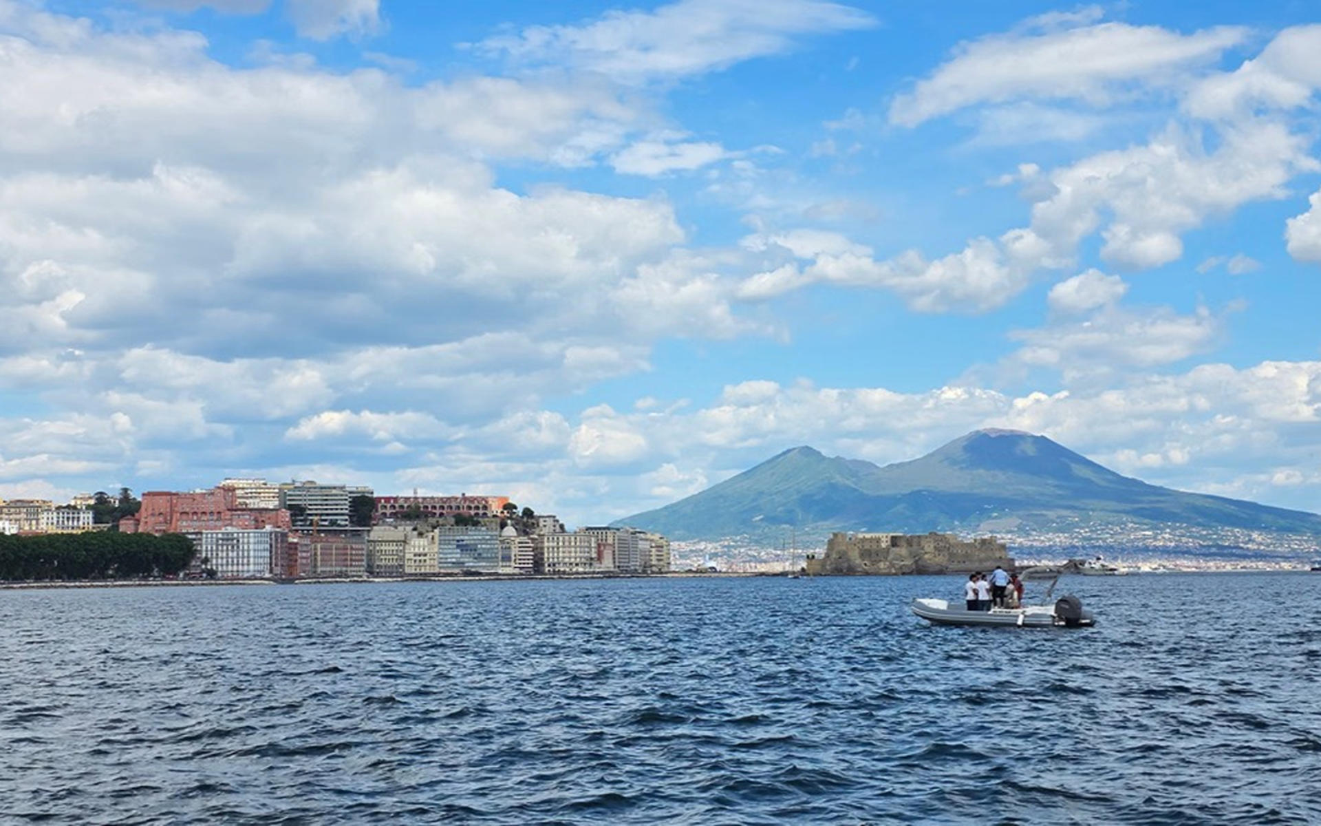 Posillipo and Vesuvius Sightseeing Cruise in Naples - Thumbnail 4