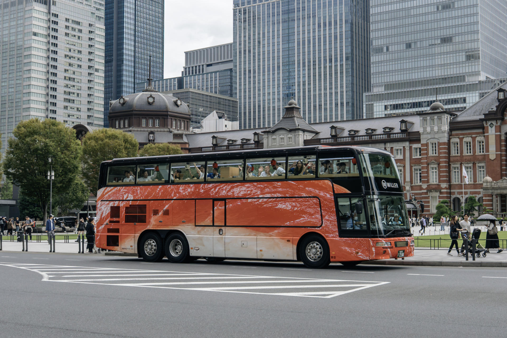 Tokyo: SUSHI BUS 1Hour Sightseeing Bus Tour with Conveyor-Belt Sushi - Thumbnail 9