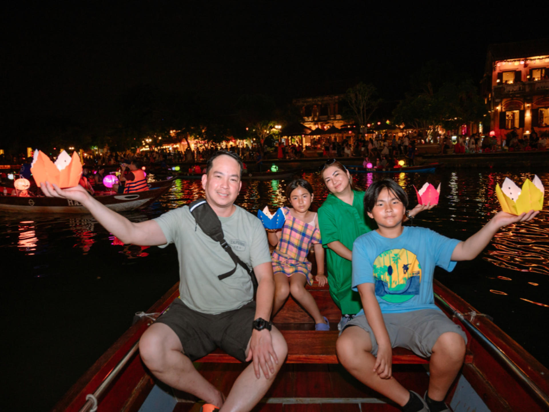 Hoi An Lantern Making Class & Lantern Boat Ride Experience - Thumbnail 11