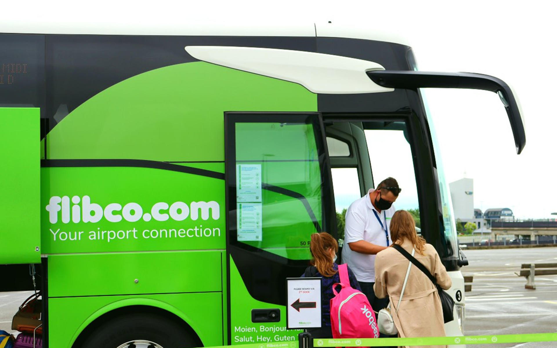 Milan Bergamo Airport to Como Shared Bus Transfer by Filbco - Image 1