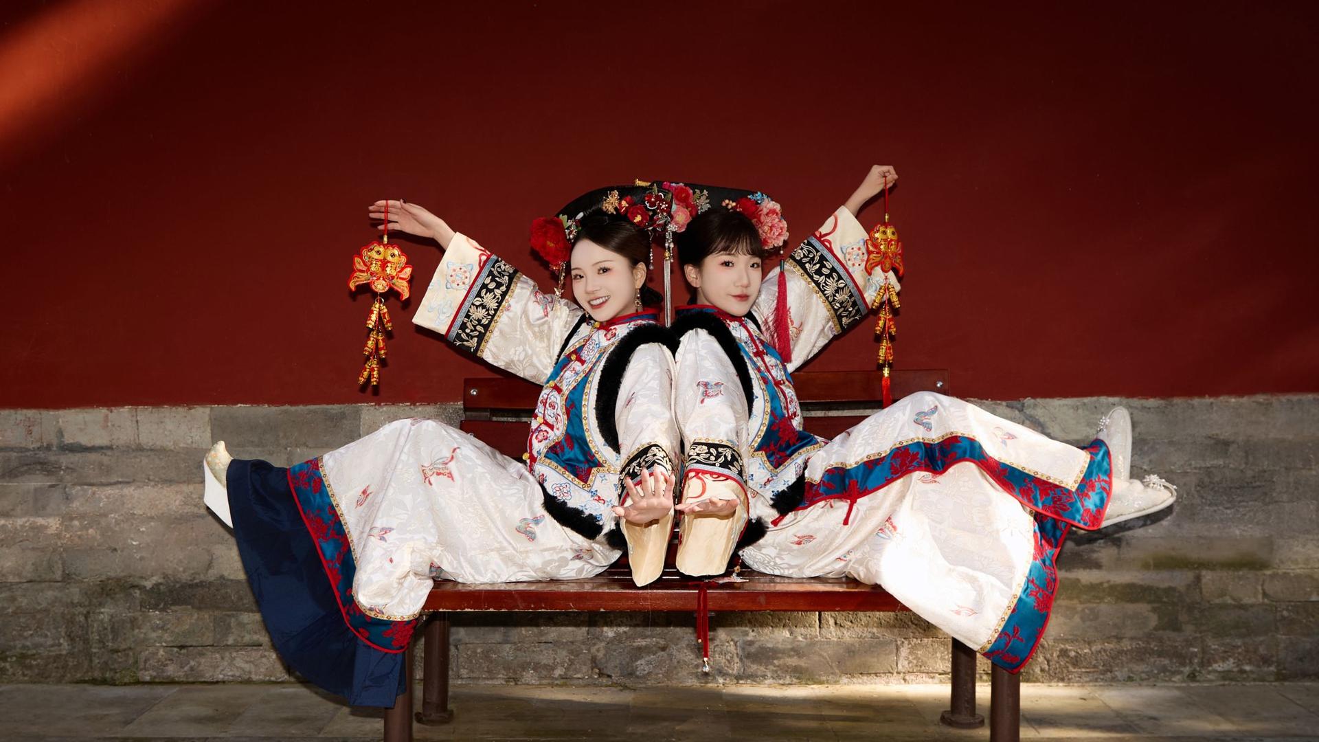 Beijing Qing Dynasty Princess Costume Hanfu Rental & Photography Experience - Thumbnail 8