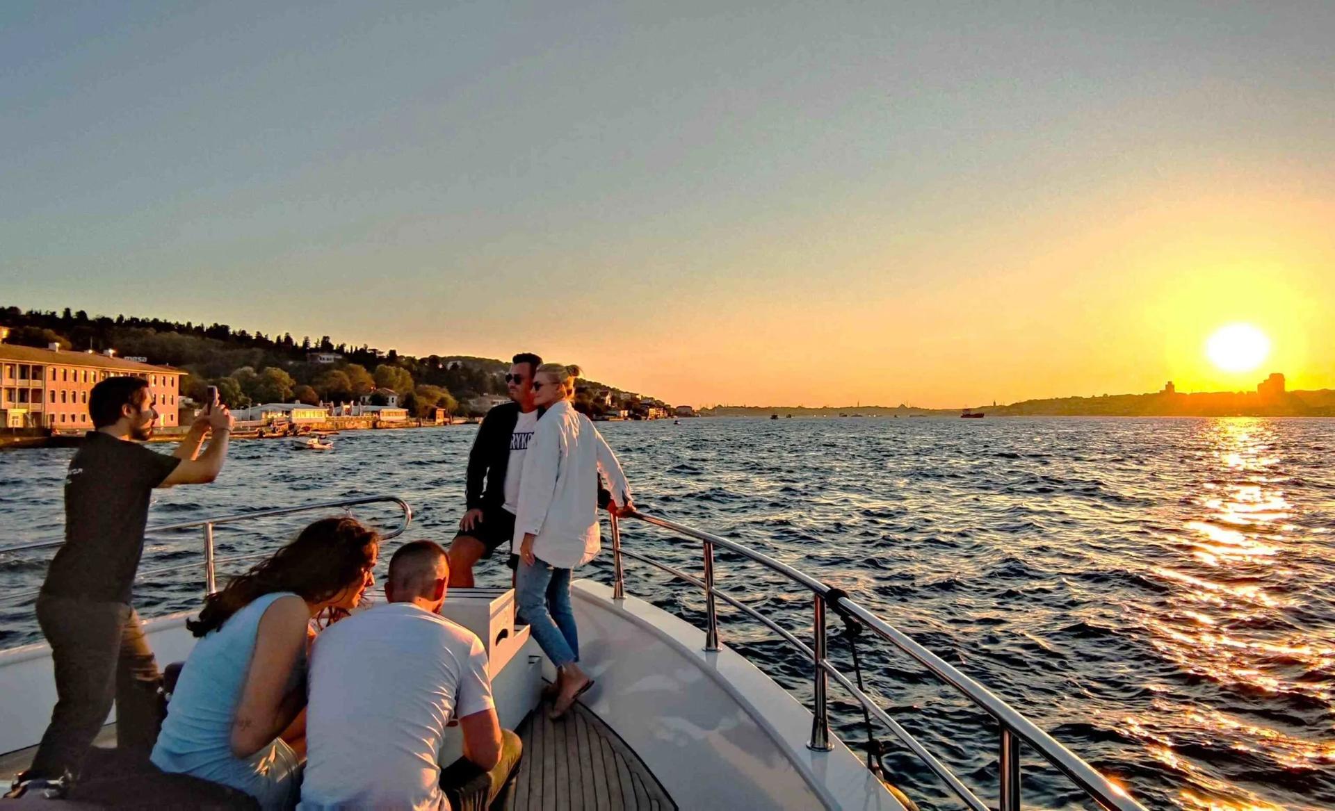 Istanbul Bosphorus Sunset Half-Day Cruise - Thumbnail 8