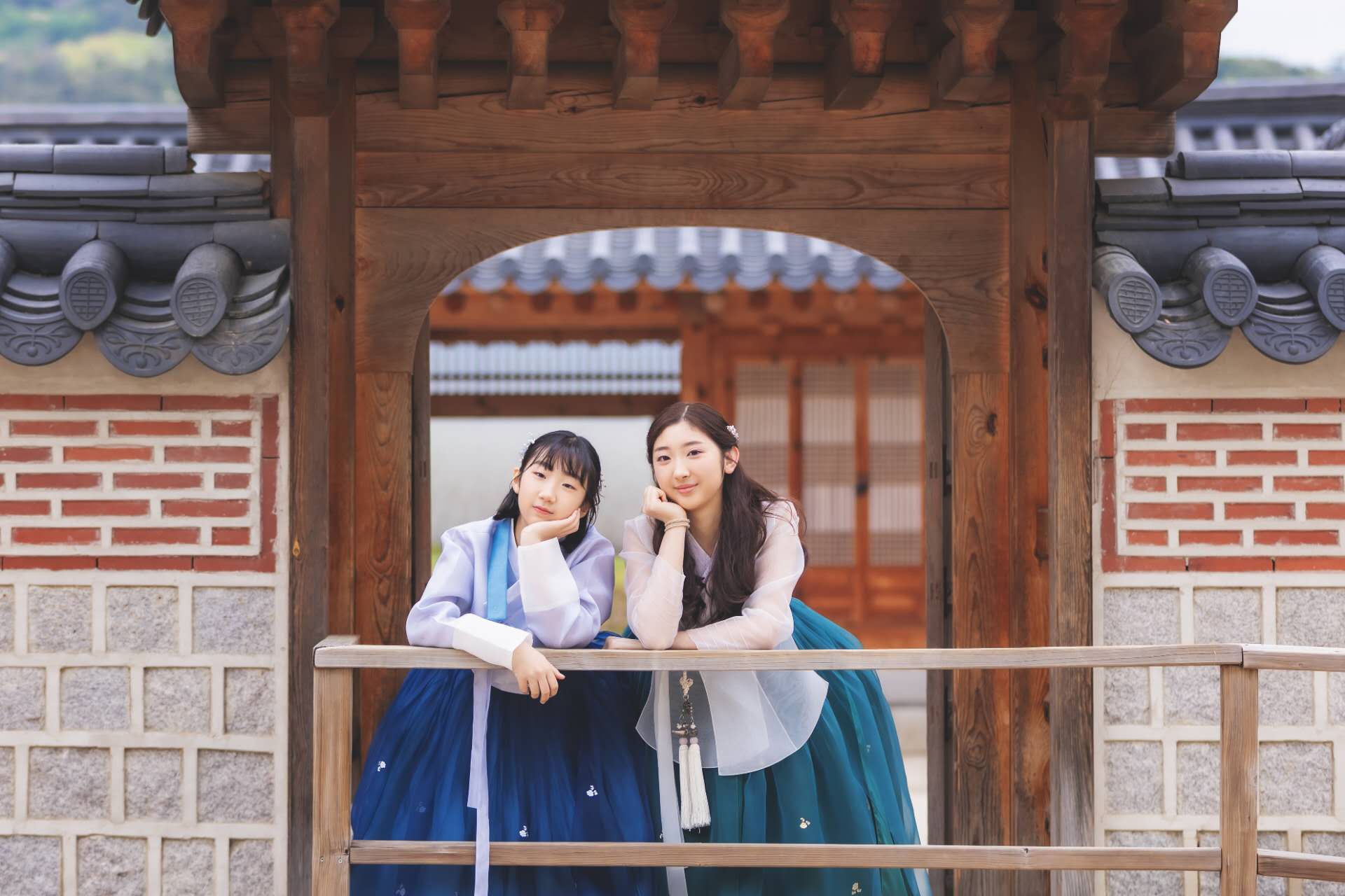 Hanbok Experience with Photographer at Gyeongbokgung - Thumbnail 4