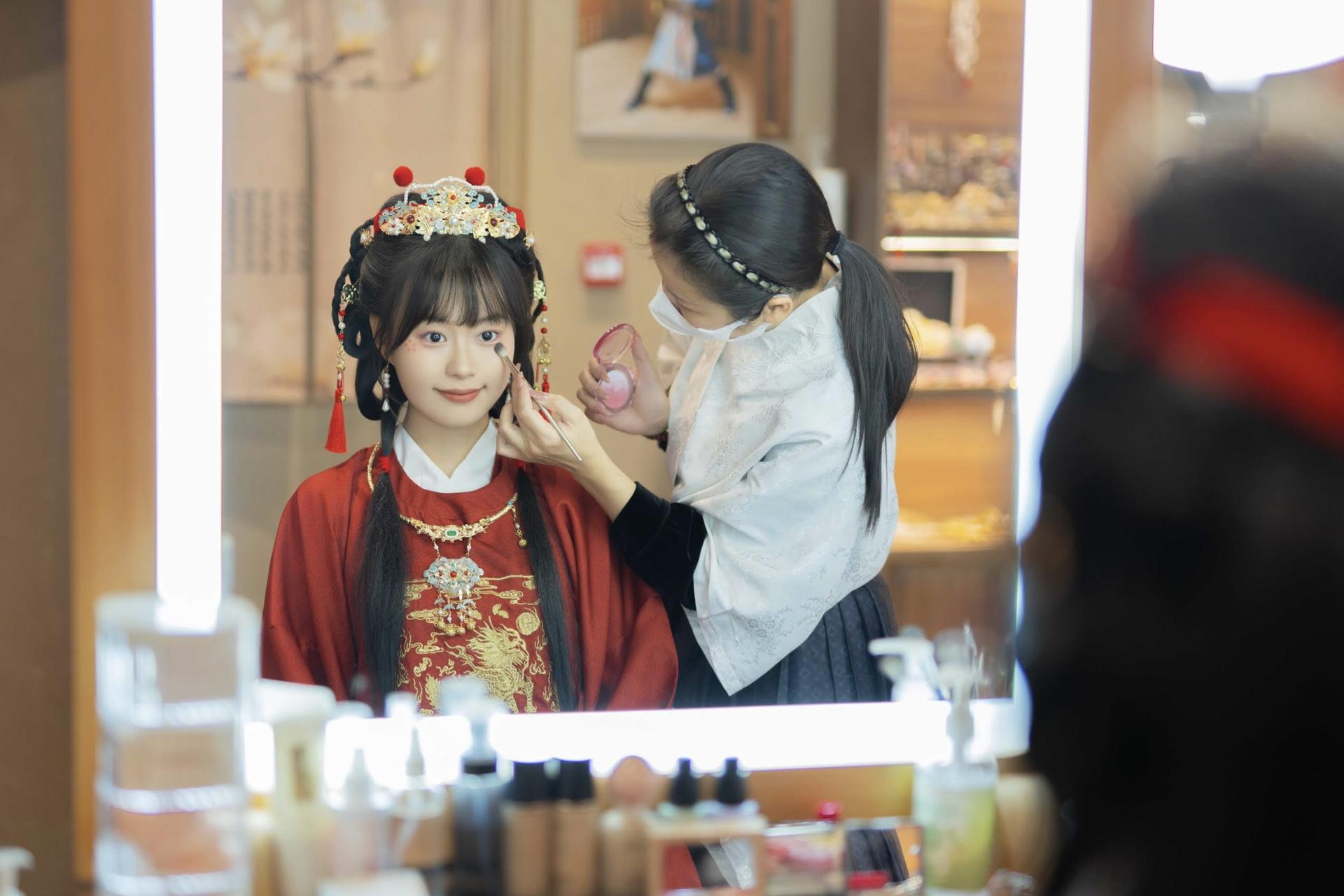 "Love Between Fairy and Devil" VR IMMERSIVE CENTER | VR Immersive Adventure Ride / Hanfu Rental & Photography Service - Thumbnail 6