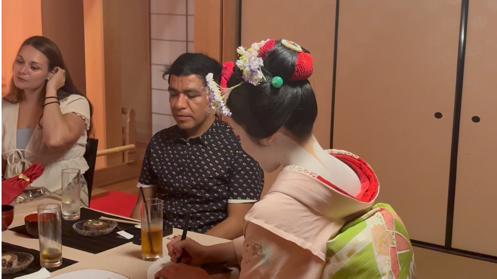 Kyoto:Exclusive Maiko & Geisha Show with Dinner, Games & Open Bar - Thumbnail 8