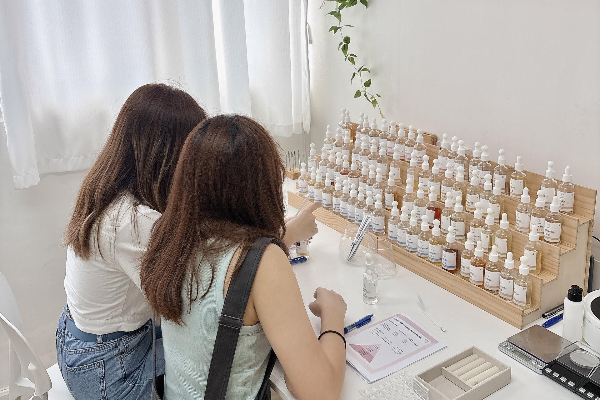 GLAMMI - Perfume Workshop | Diffuser Bottle | Scented Soy Candle Workshop | Perfumer Course | Kwun Tong  - Image 1