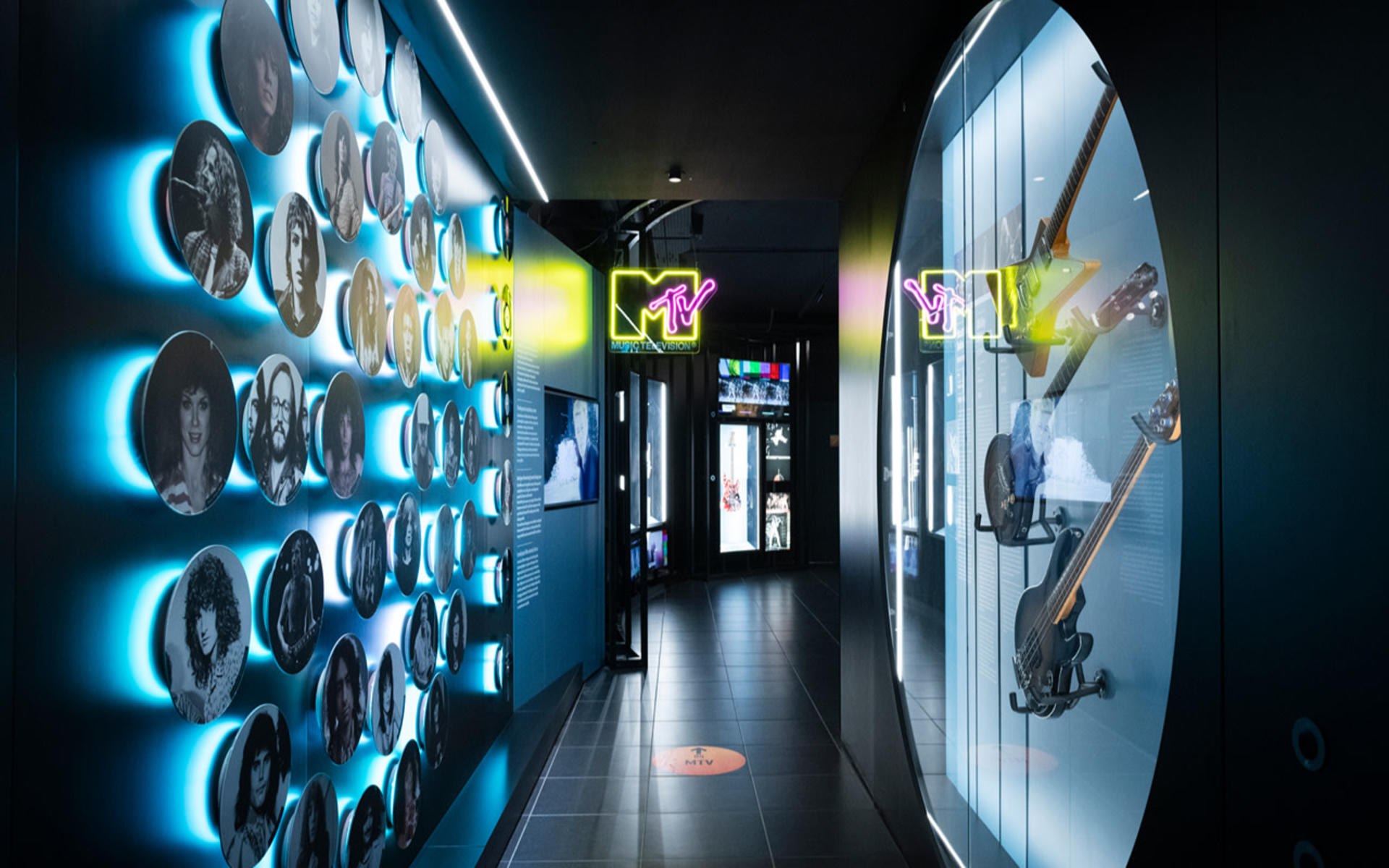 Guitar Legends Hall: Rock Museum in Barcelona - Image 1