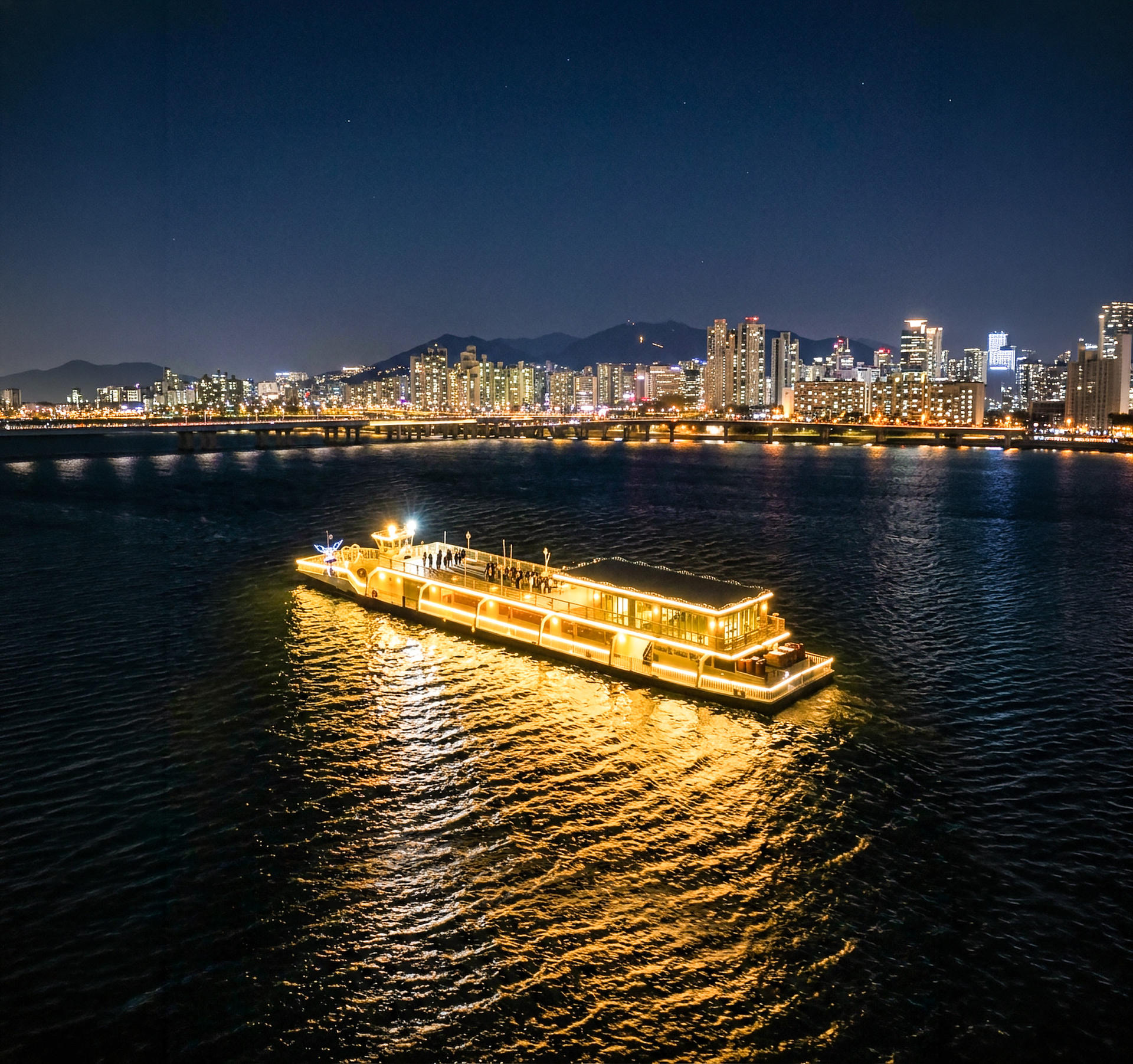 Seoul Night Tour:Han River Cruise & Gwangjang Market & Hidden Street - Thumbnail 11