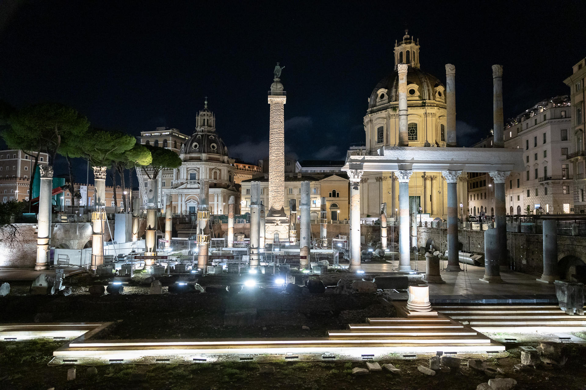 Rome City, Pantheon, and Trevi Fountain Night Walking Tour - Thumbnail 5