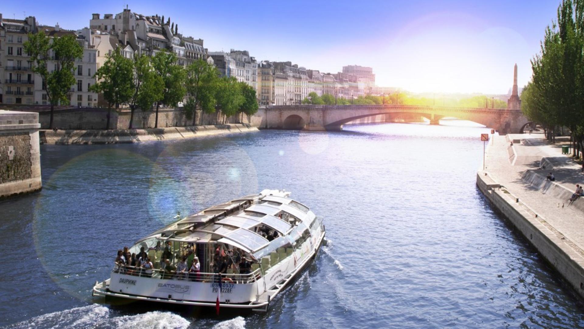 Batobus Seine River Hop-On Hop-Off Boat Tour - Thumbnail 13