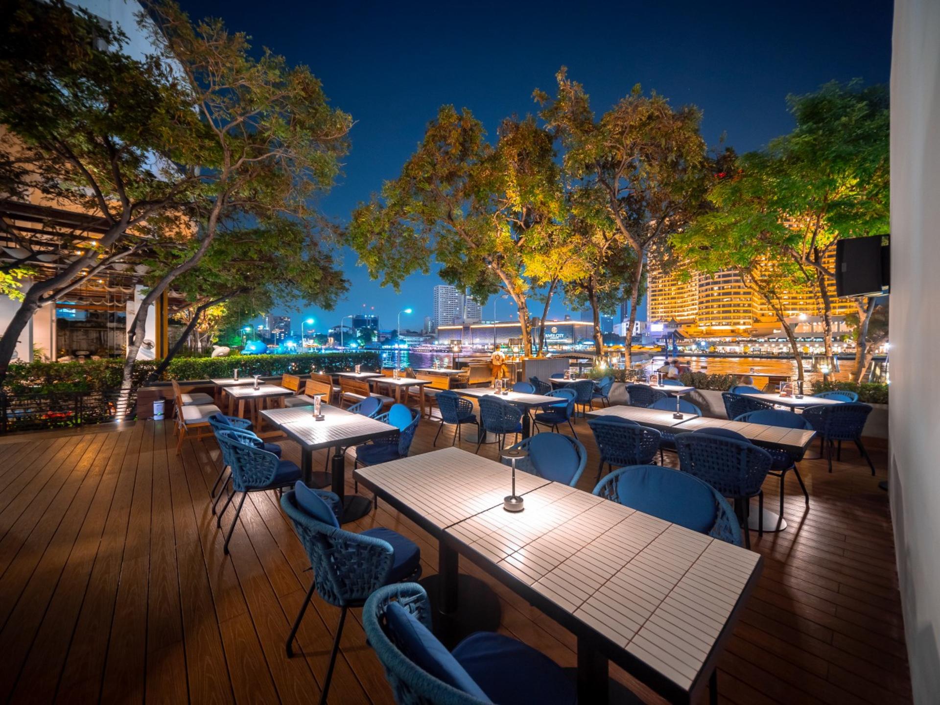 Ale House - Riverside Bar at Millennium Hilton Bangkok - Thumbnail 10