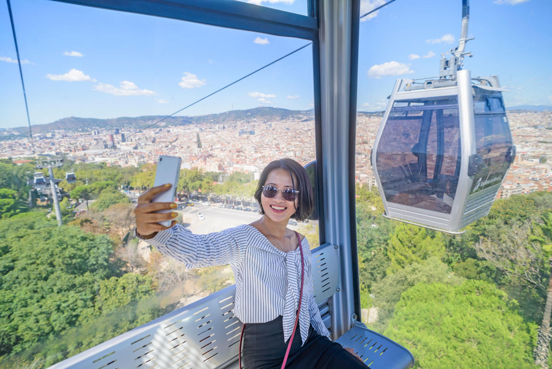 Panoramic Barcelona: E-Bike with Montjuic Cable Car and Boat Trip  - Thumbnail 6