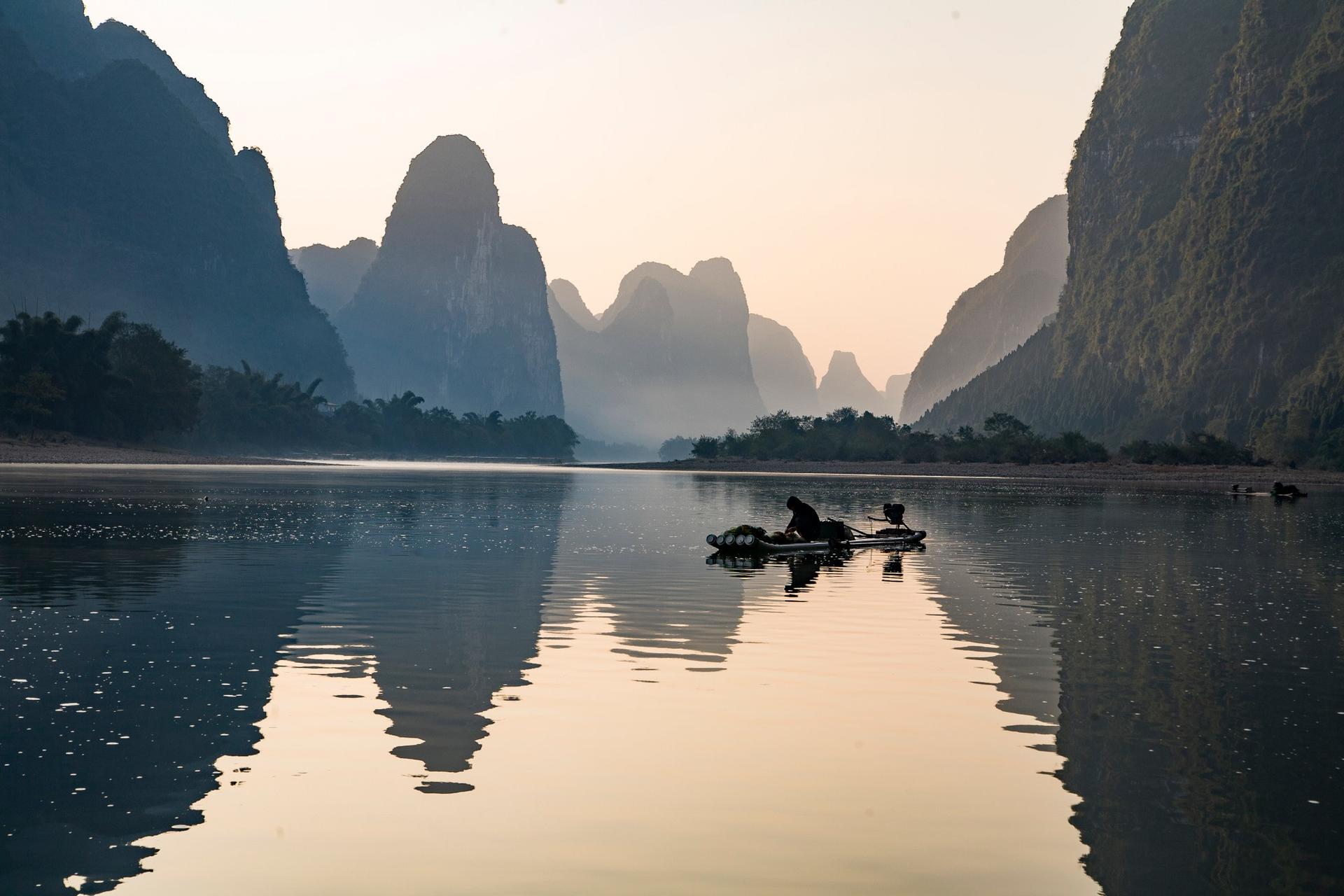 Guilin Li River 4-Star Cruise & Yulong River Bamboo Rafting Day Tour - Image 1