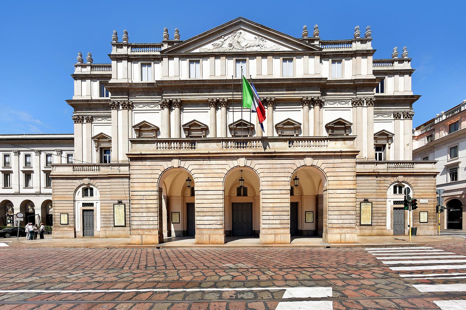 Skip-the-Line Duomo & La Scala Museum Guided Tour in Milan - Thumbnail 2