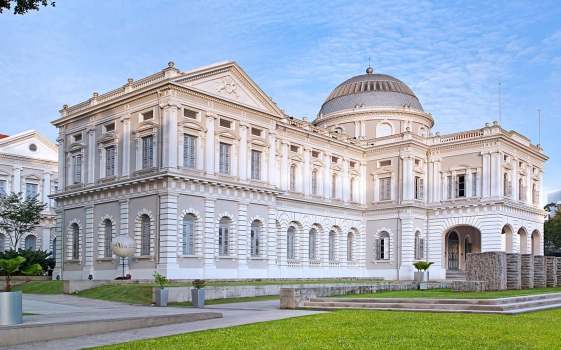 Singapore National Monuments Walking Tour - Image 1