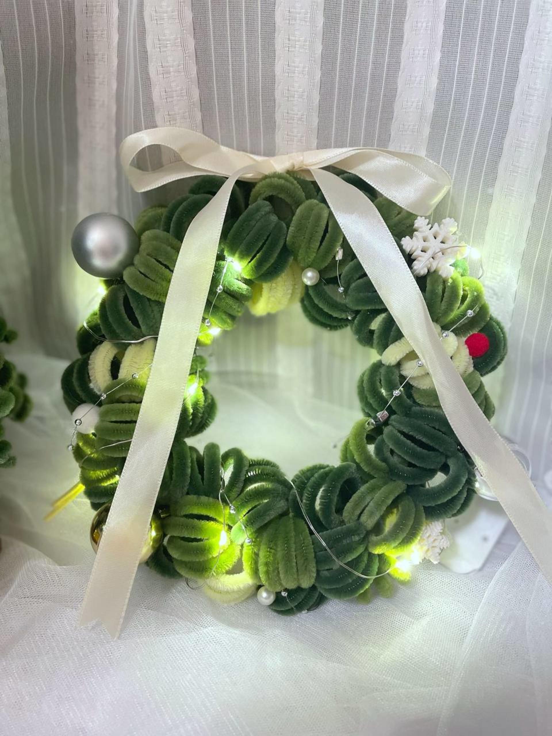 Christmas Tree and Wreath - Pipe Cleaner Workshop - Thumbnail 3