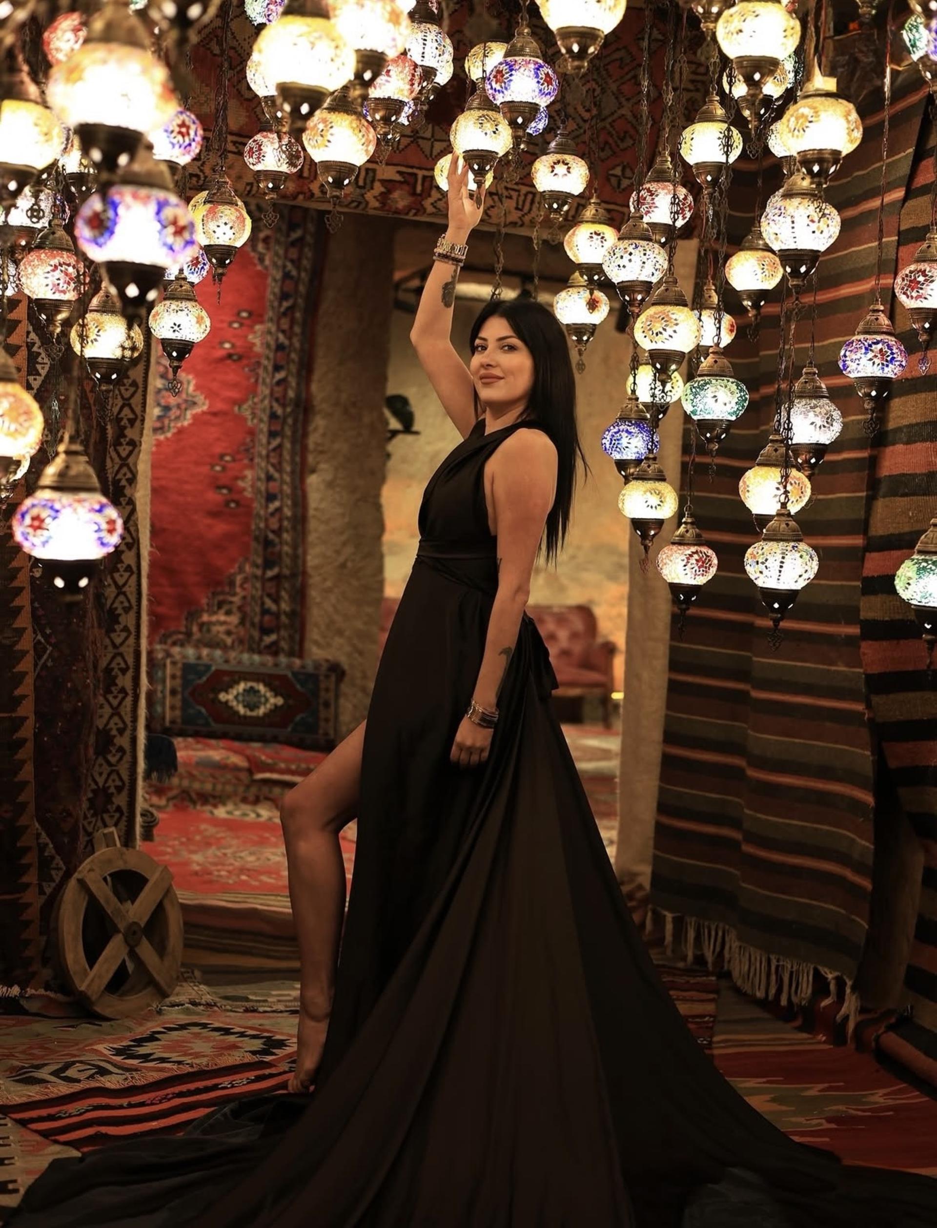 Cappadocia Turkish Carpet House Photoshoot with Flying Dress - Thumbnail 7