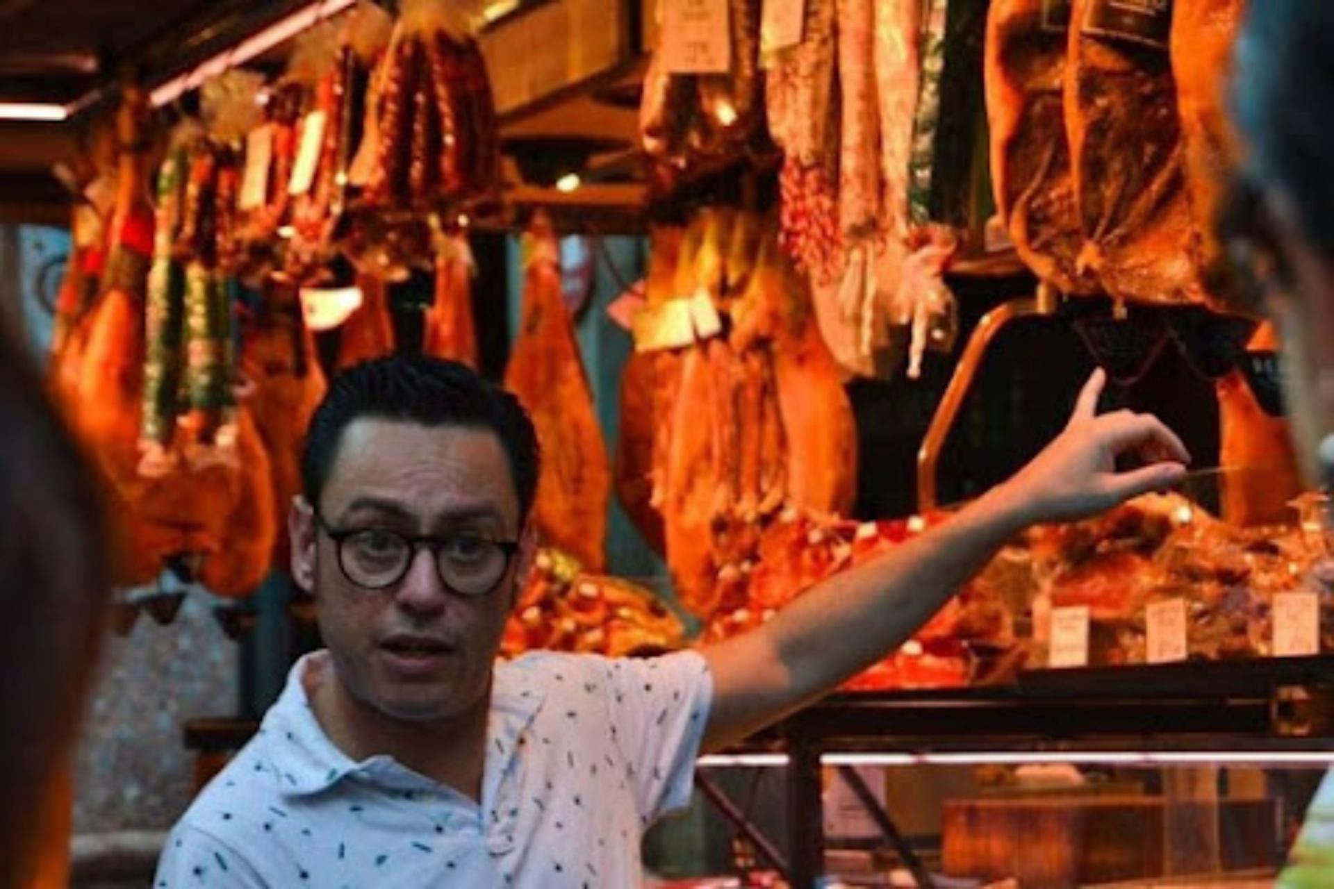 Tapas walking tour with food, wine, and history in Barcelona - Thumbnail 6