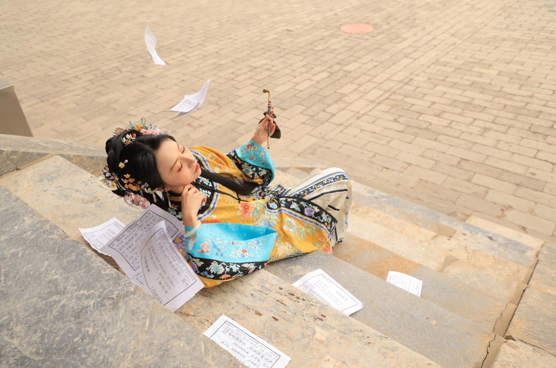 Beijing Hanfu/Song Dynasty Style/Warring States Robe/Qing Dynasty Han Chinese Women's Clothing Rental and Photography Experience (Chinese and English-speaking staff available in-store for barrier-free communication) - Thumbnail 6