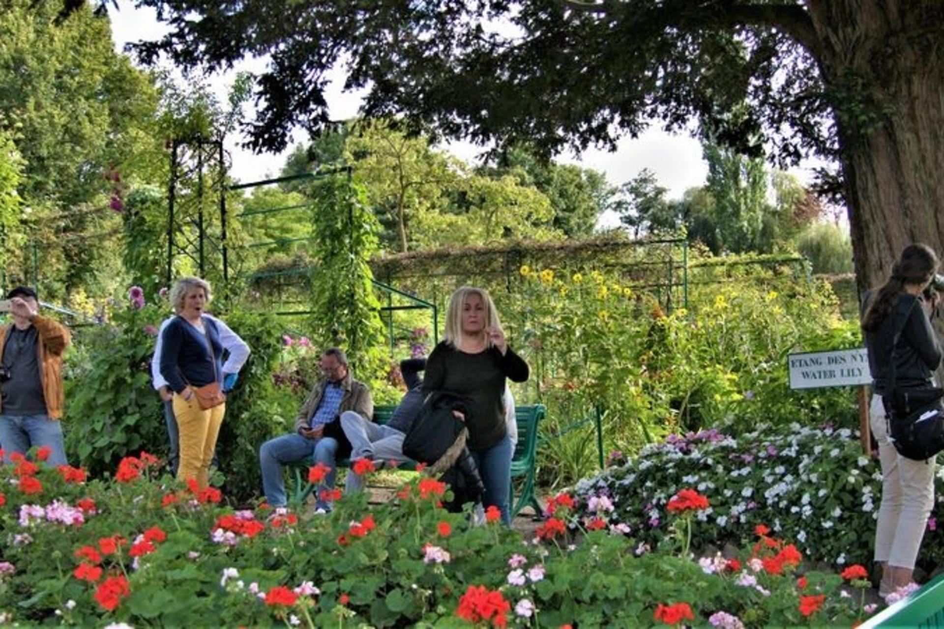 House of Claude Monet & Gardens Ticket with Guided Tour in Giverny - Thumbnail 3