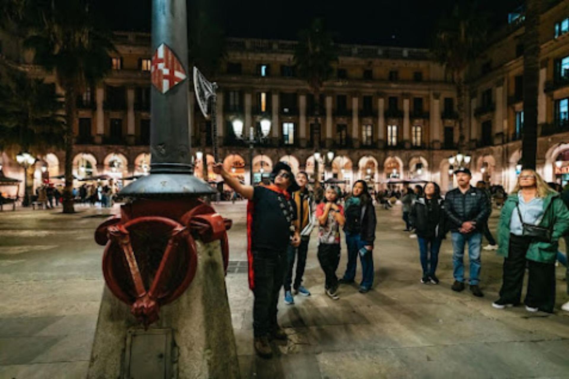 Ghosts and legends walking tour in Barcelona - Thumbnail 5