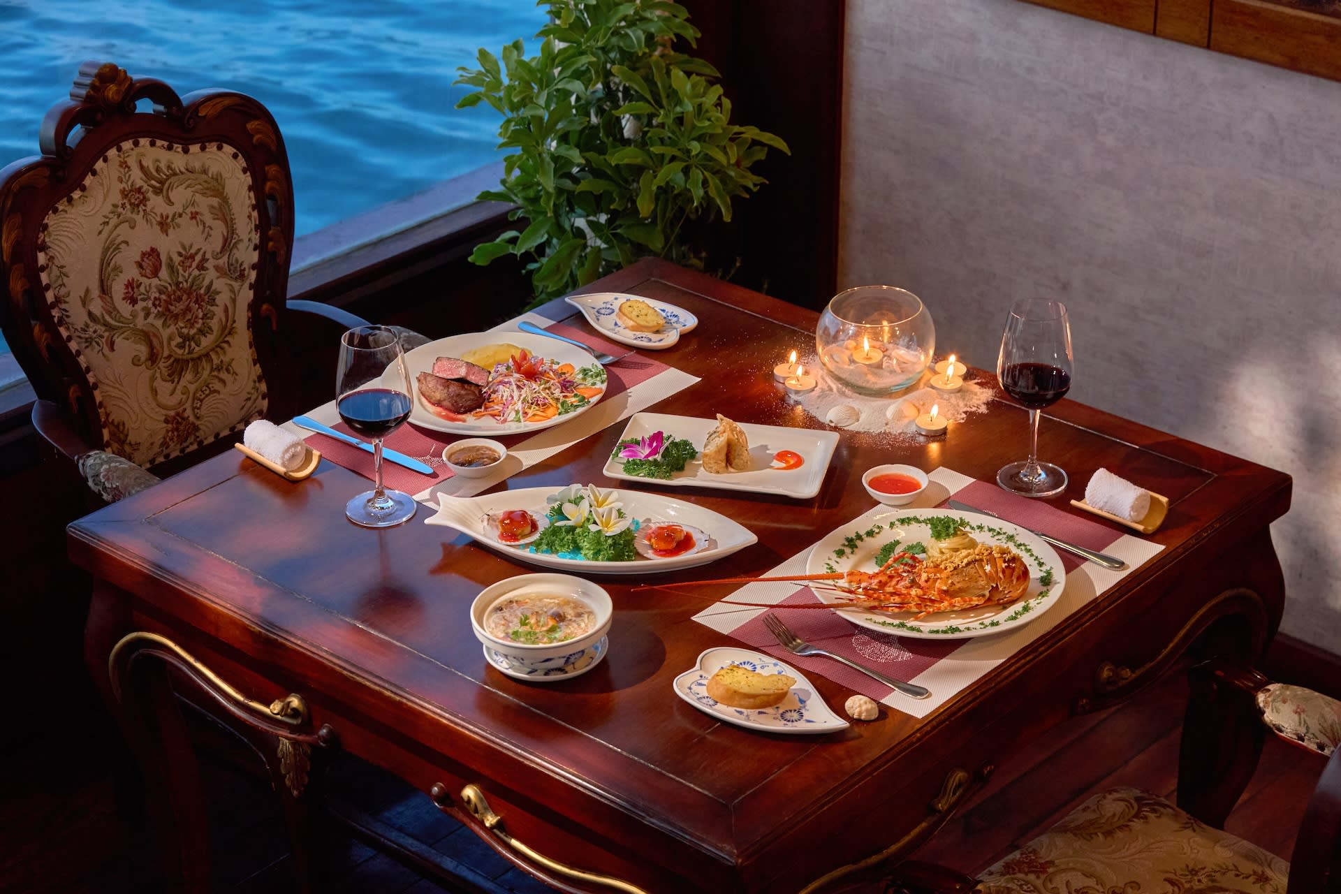 Sunset Cocktail and Dinner Luxury Emperor Cruise in Nha Trang - Thumbnail 7