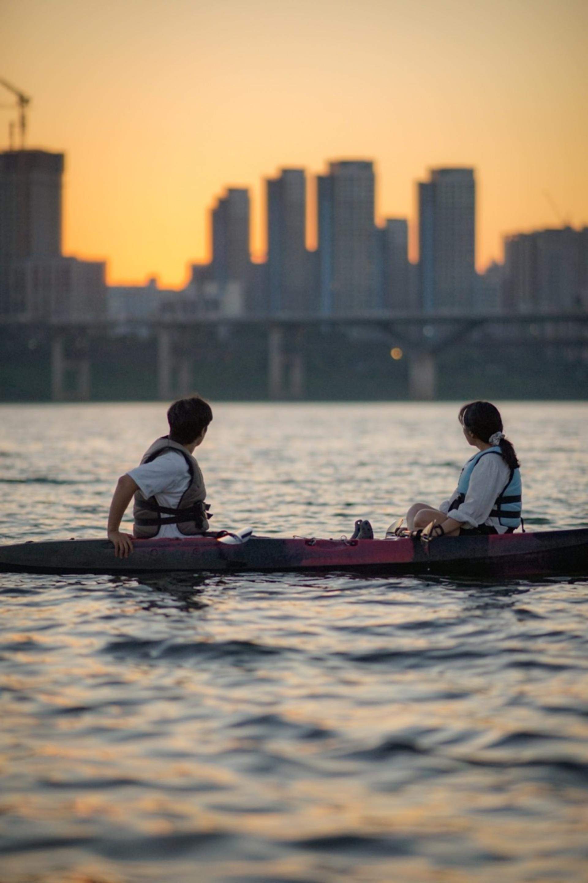 Kayak & Paddleboard Adventure on the Han River in Seoul - Thumbnail 9