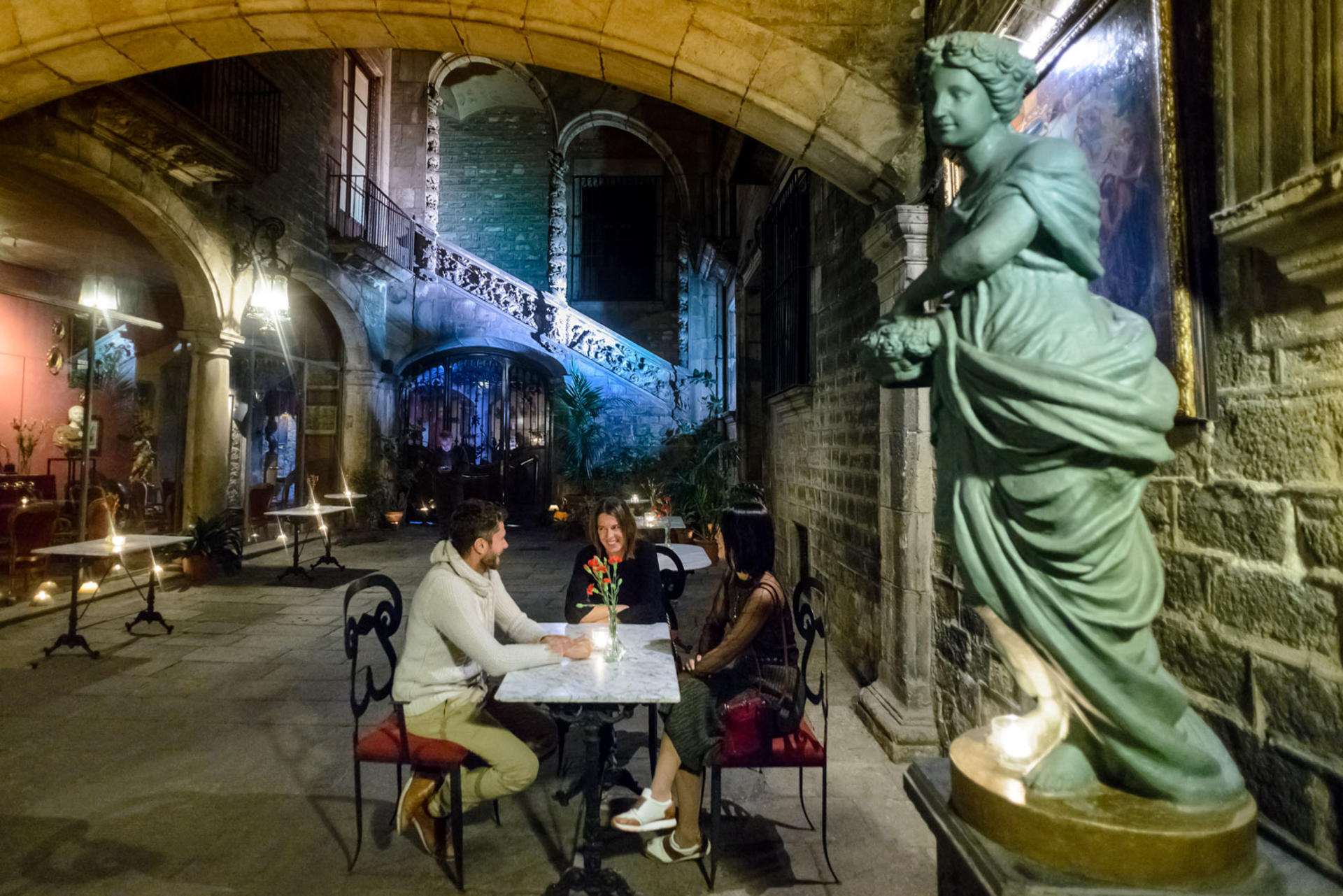 Barcelona Gothic Quarter Tour with Tapas, Wine and Flamenco Show - Thumbnail 4