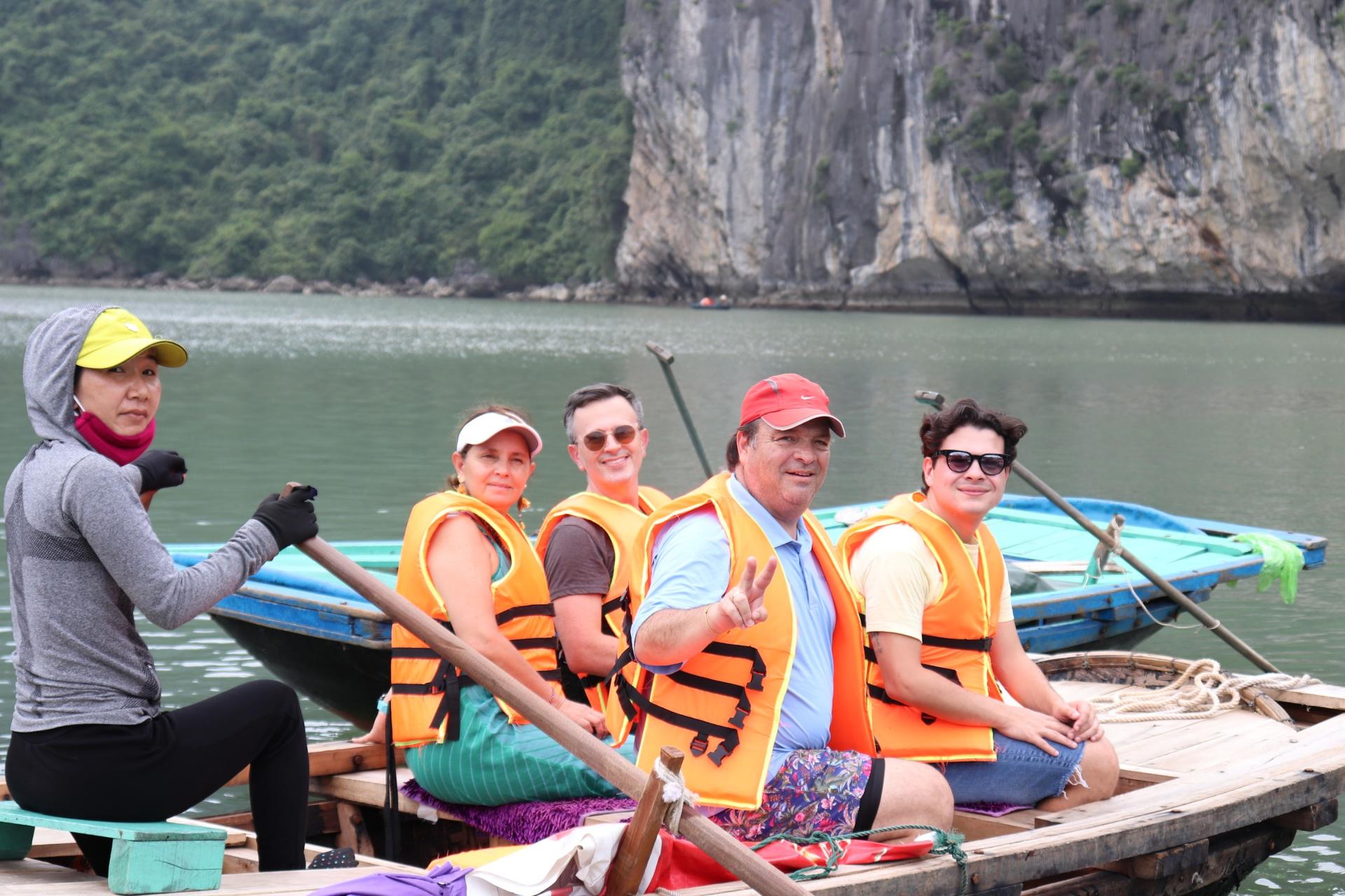 Dragonfly Day Cruise: Ha Long Bay, Thien Cung Cave, Kayaking - Thumbnail 7