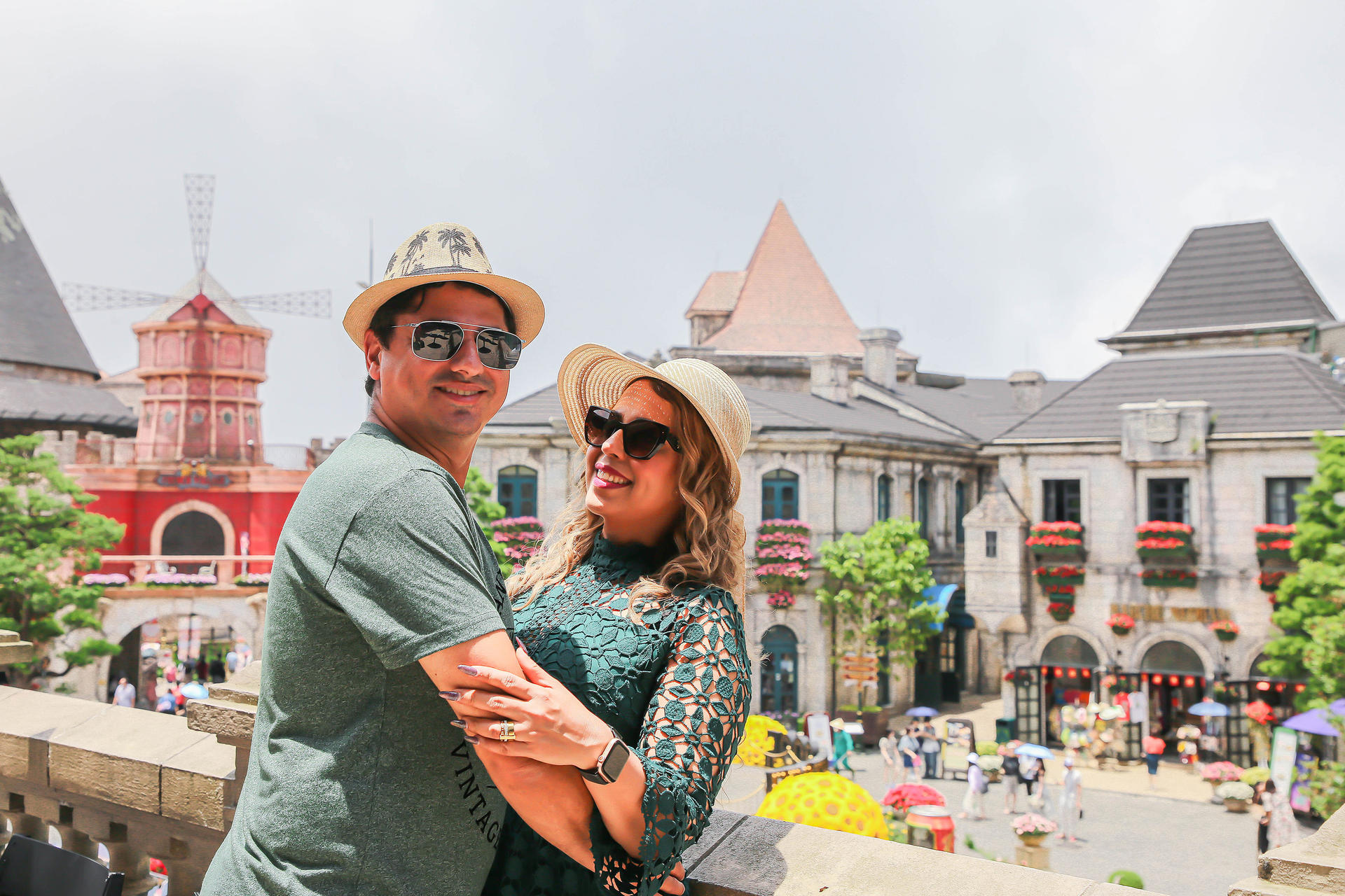 3 Hours Golden Bridge Photoshoot in Ba Na Hills - Thumbnail 32