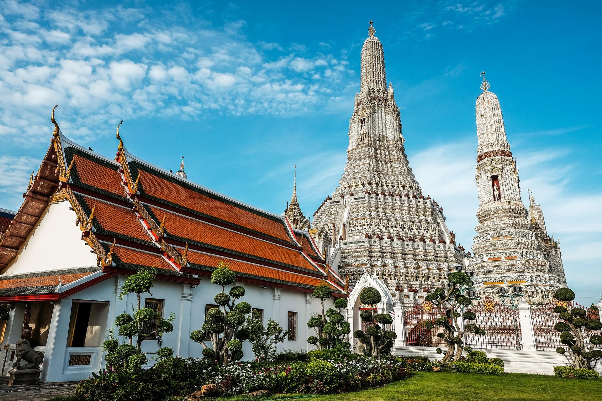 (Free eSIM)Thai Costume Photo Tour- Wat Arun in Bangkok(MyProGuide) - Thumbnail 16