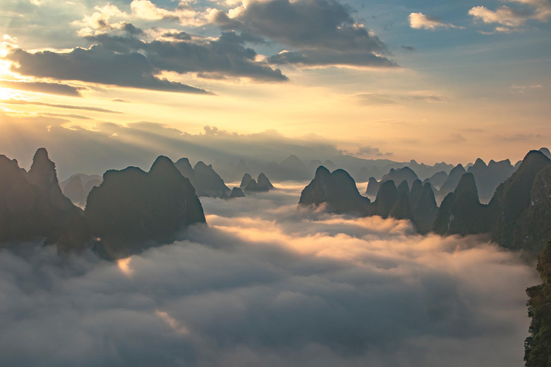Viewing the Li River from the peak, a half-day leisurely stroll at Xianggong Mountain - Thumbnail 3