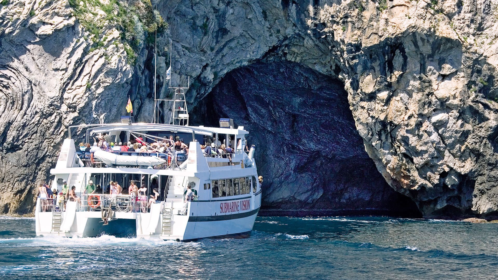 Es Coll Baix boat experience in Alcudia Bay - Thumbnail 5