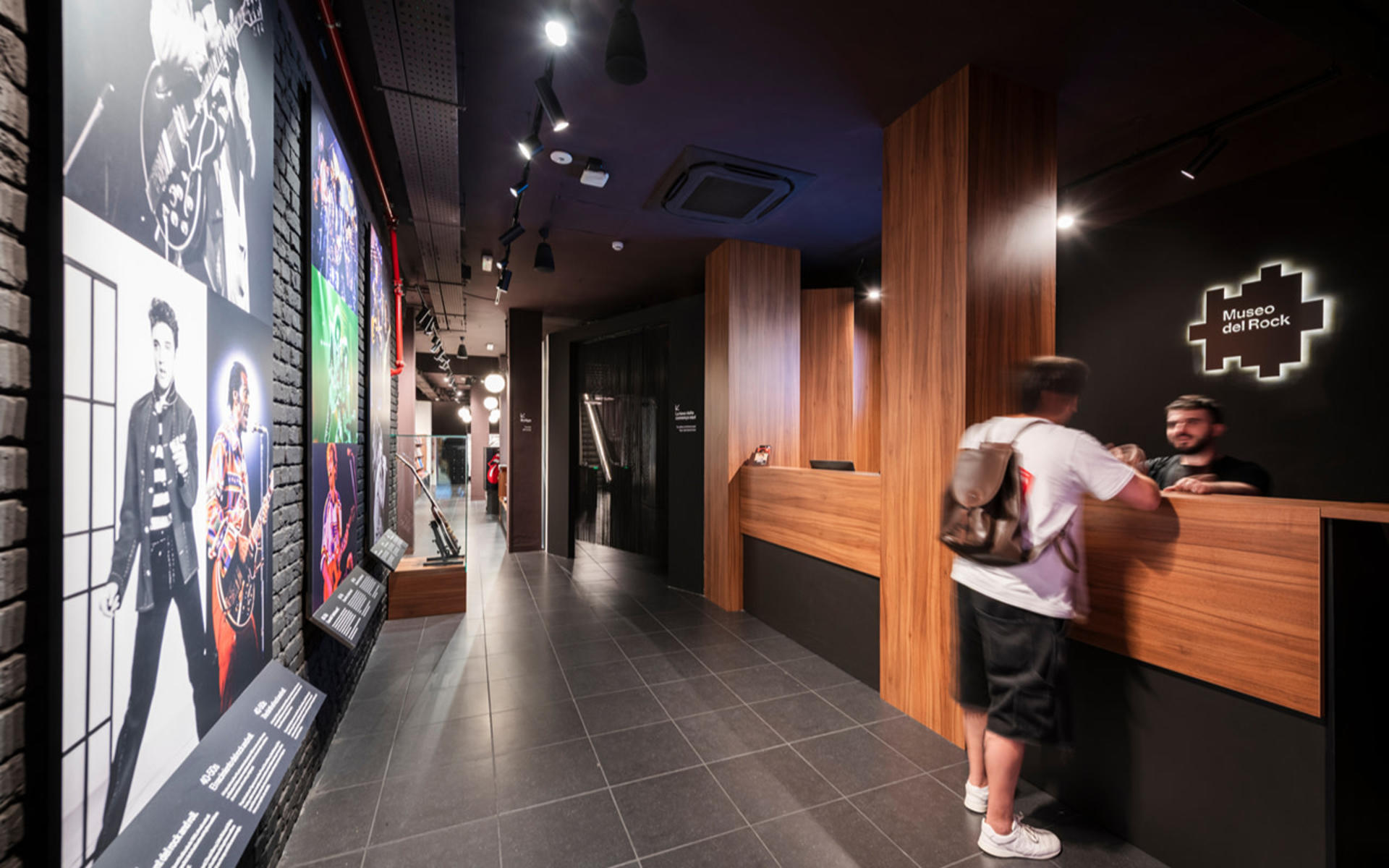 Guitar Legends Hall: Rock Museum in Barcelona - Thumbnail 5