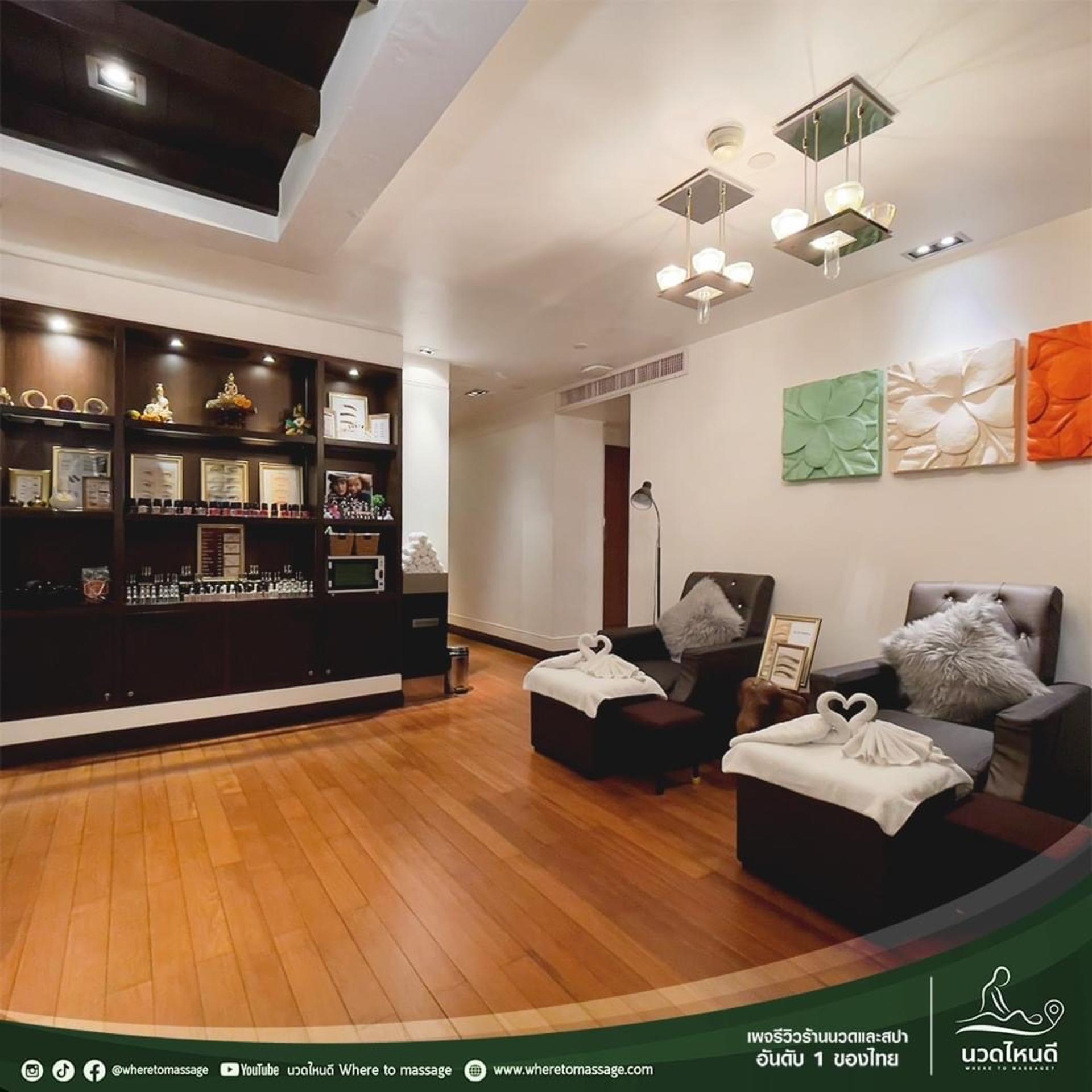 Lek Massage and Spa at BTS Saladaeng Branch Experience in Bangkok - Thumbnail 7