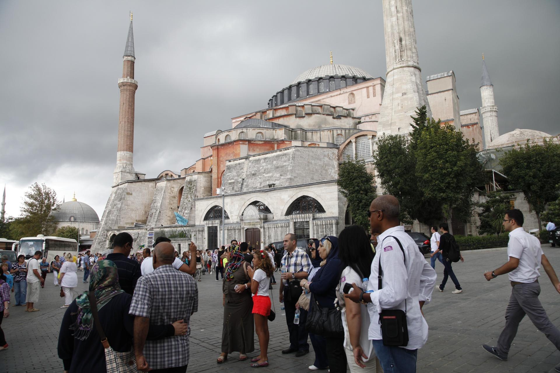 Hagia Sophia, Bosphorus Cruise, Blue Mosque, Balat, Pierre Loti Hill - Thumbnail 2