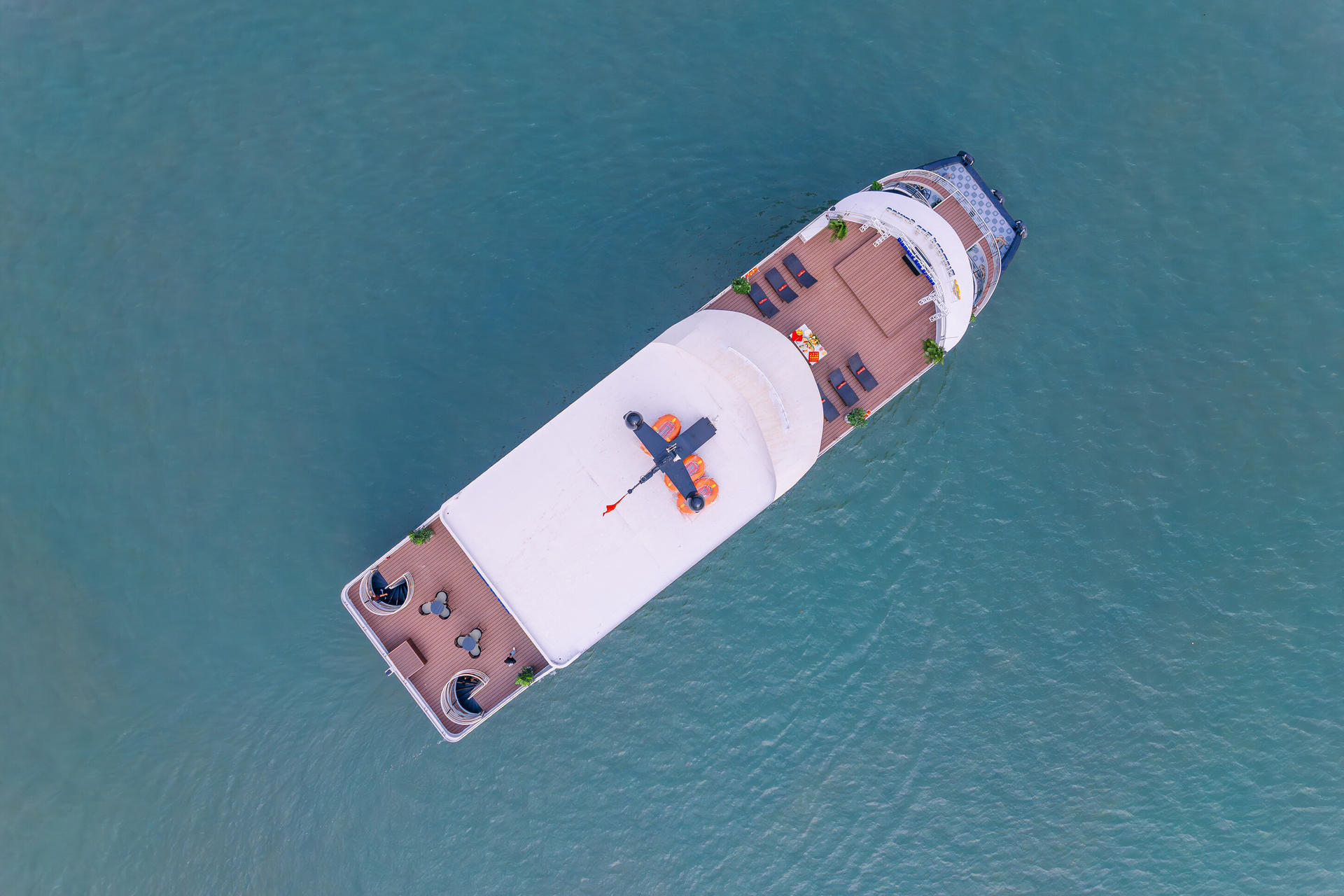 Diamond Era Luxury Day Cruise: Ha Long Bay, Sung Sot, Ti Top - Thumbnail 26