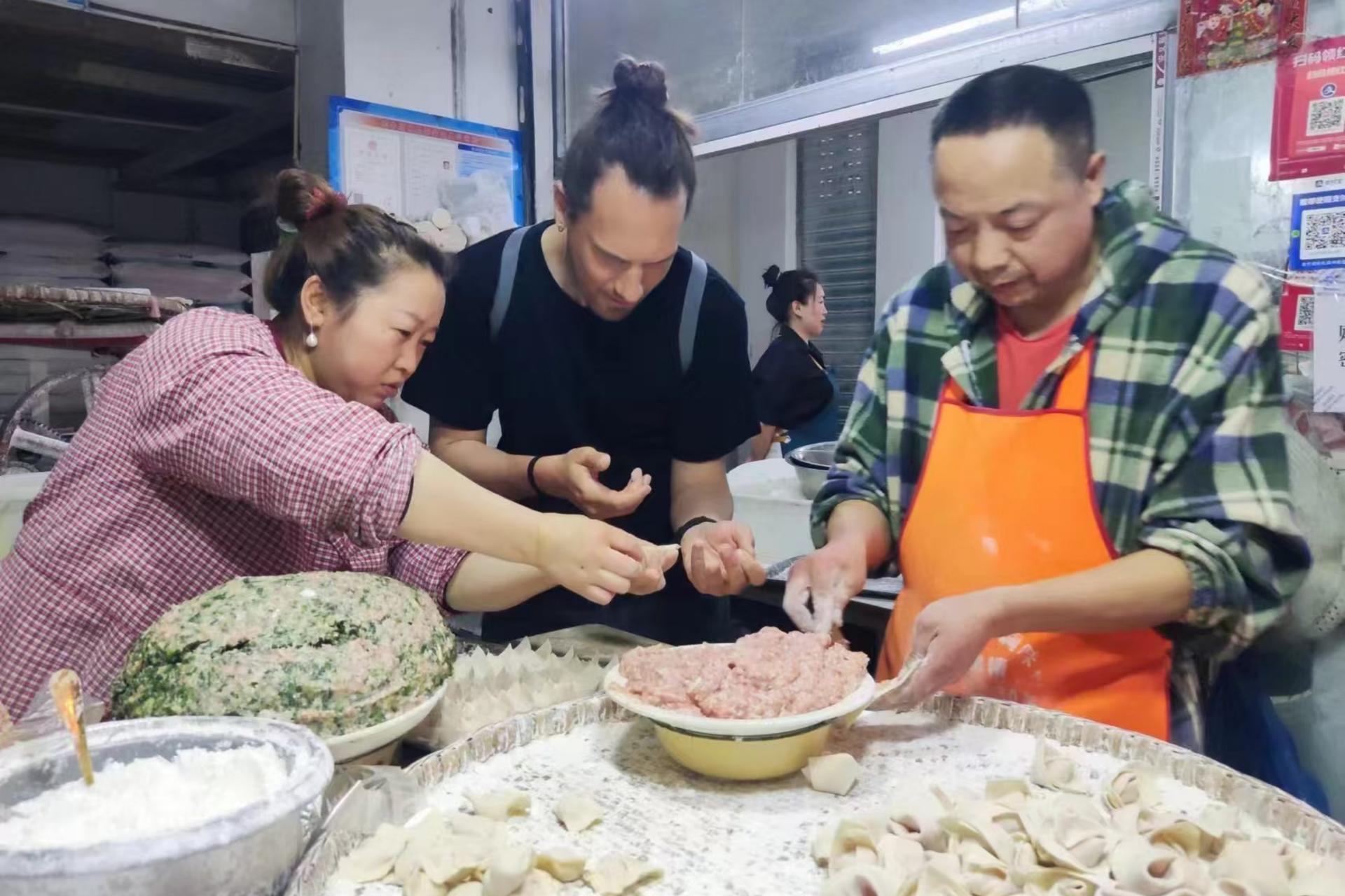 Chengdu Spice Market & Sichuan Cuisine Cooking Experience - Thumbnail 6