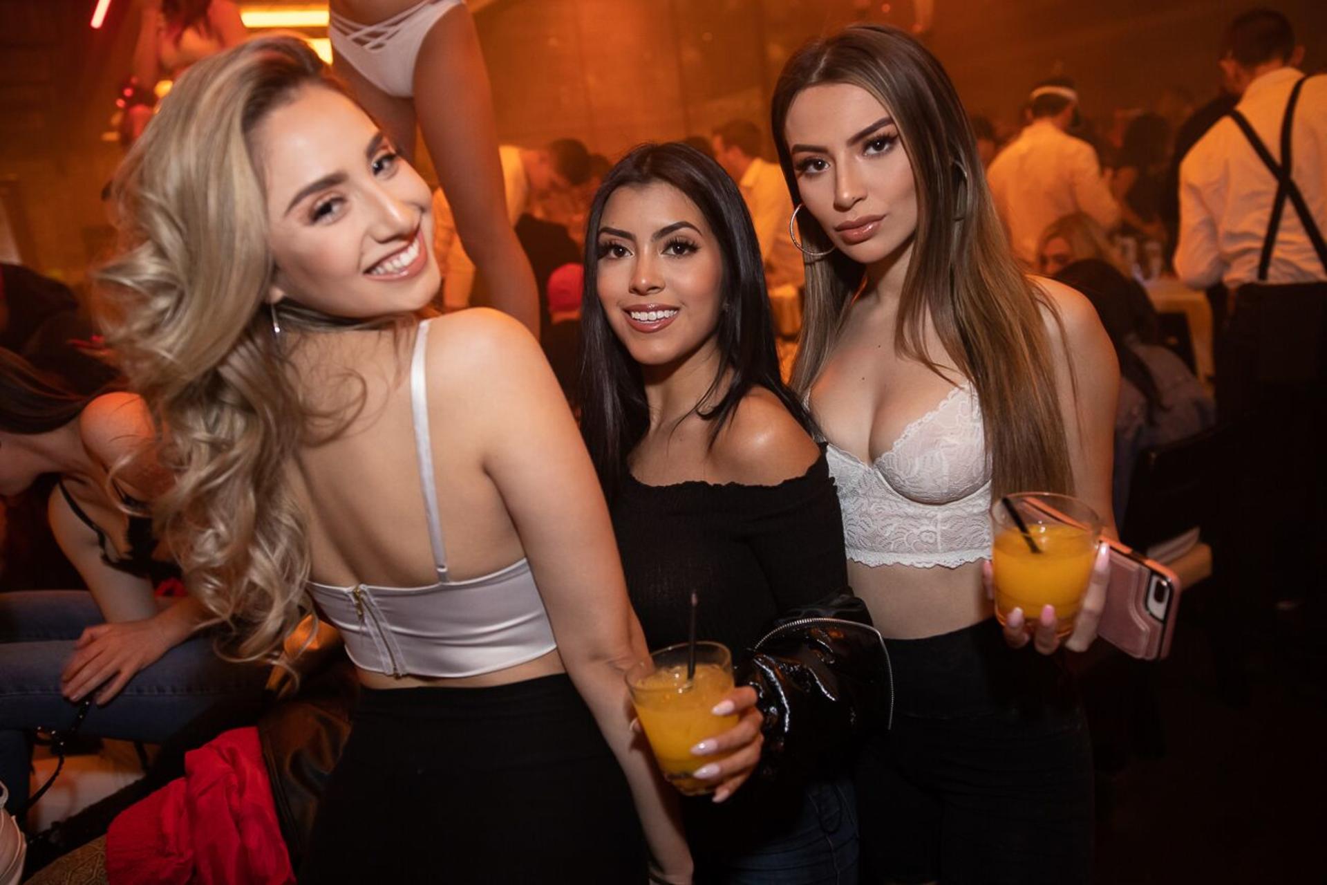 Nightclub Crawl by Party Bus with Free Drinks in Las Vegas - Thumbnail 6