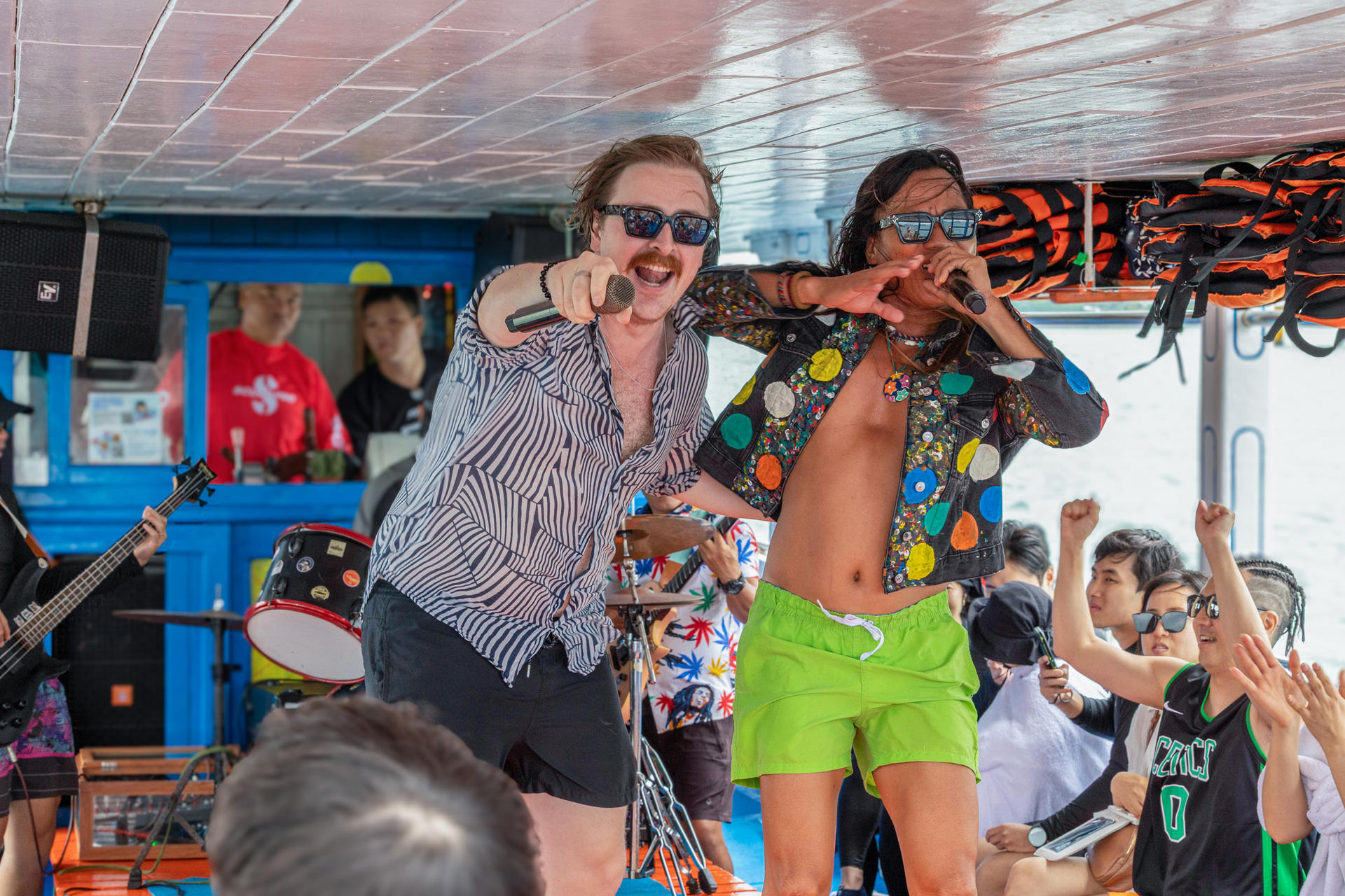 Nha Trang Floating Bar Boat Party Island Hopping Tour - Thumbnail 9