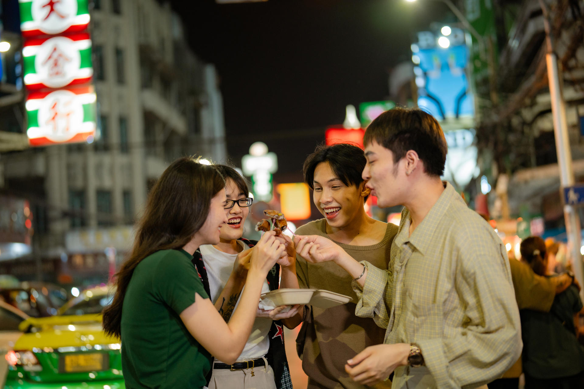 Bangkok Foodie Night Tuk Tuk Tour in Chinatown - Thumbnail 4