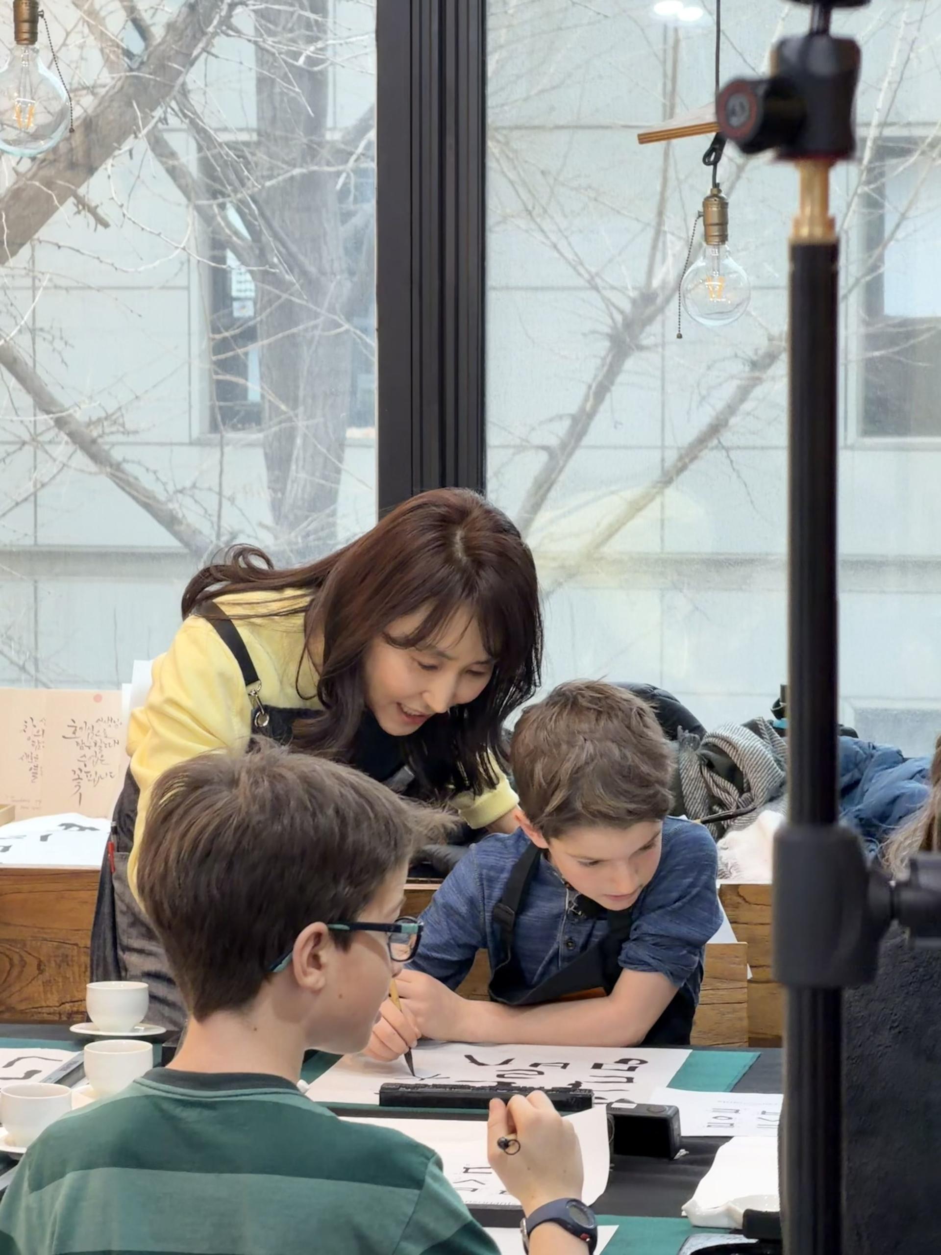 Write a Meaningful Korean Calligraphy Scroll in Insadong - Image 1