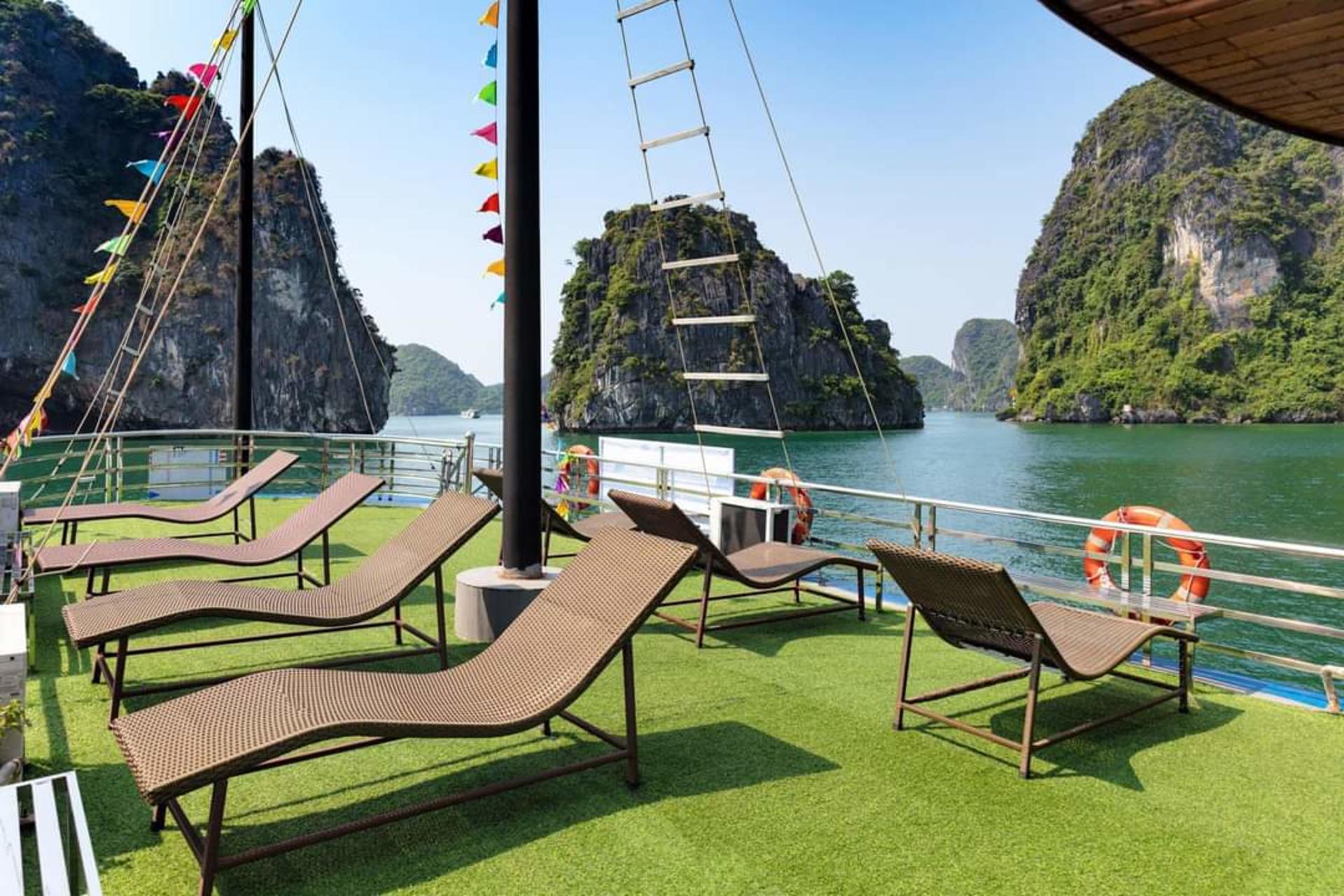 Tonkin Day Cruise: Ha Long Bay with Sung Sot & Ti Top - Thumbnail 3