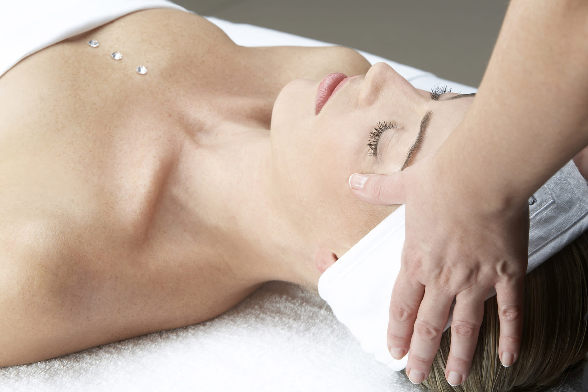 Natura Bissé - Rejuvenating Facial Treatment | Fully redeemable for Natura Bissé beauty products | Admiralty - Thumbnail 5