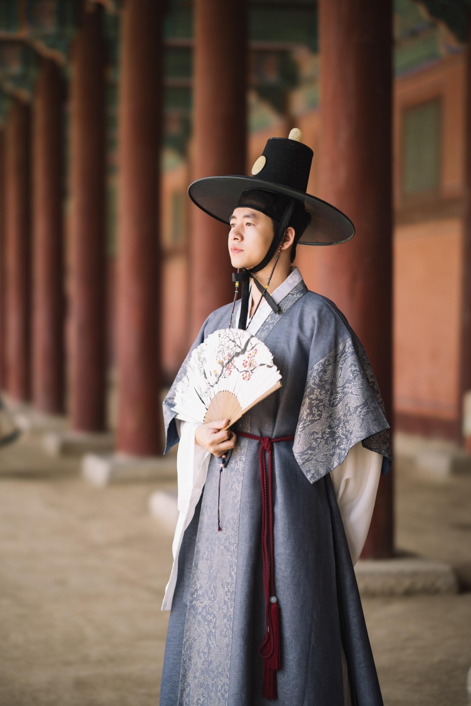 Hanbok Rental with Hairstyling & Accessories at Hanbokgirls - Thumbnail 31