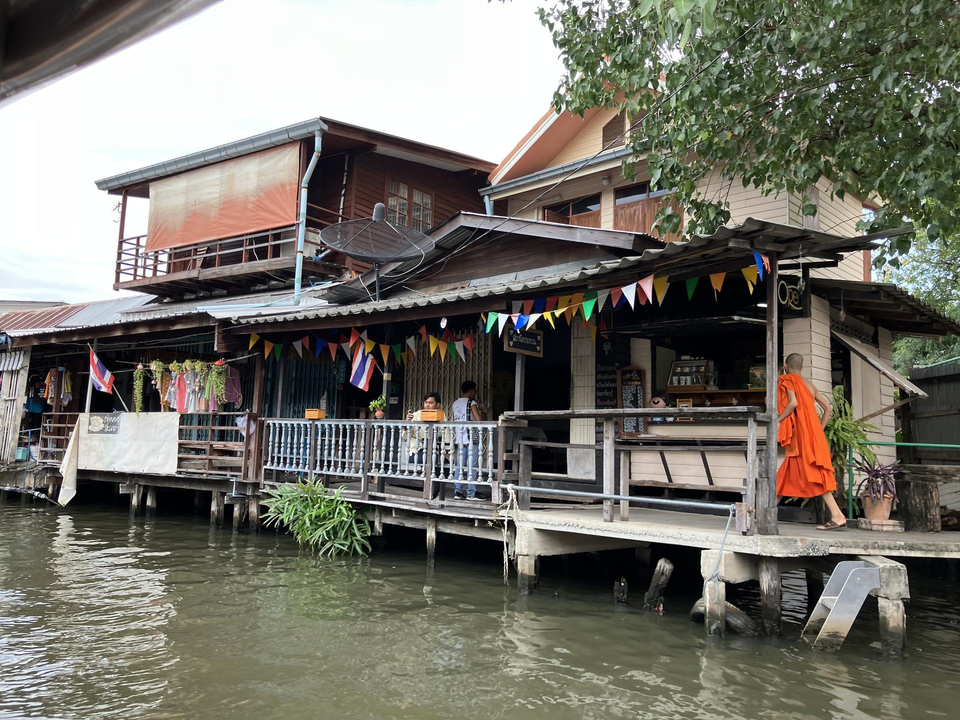 Bangkok 2-Hour Canal Tour by Teak Boat from Bangkok - Thumbnail 5